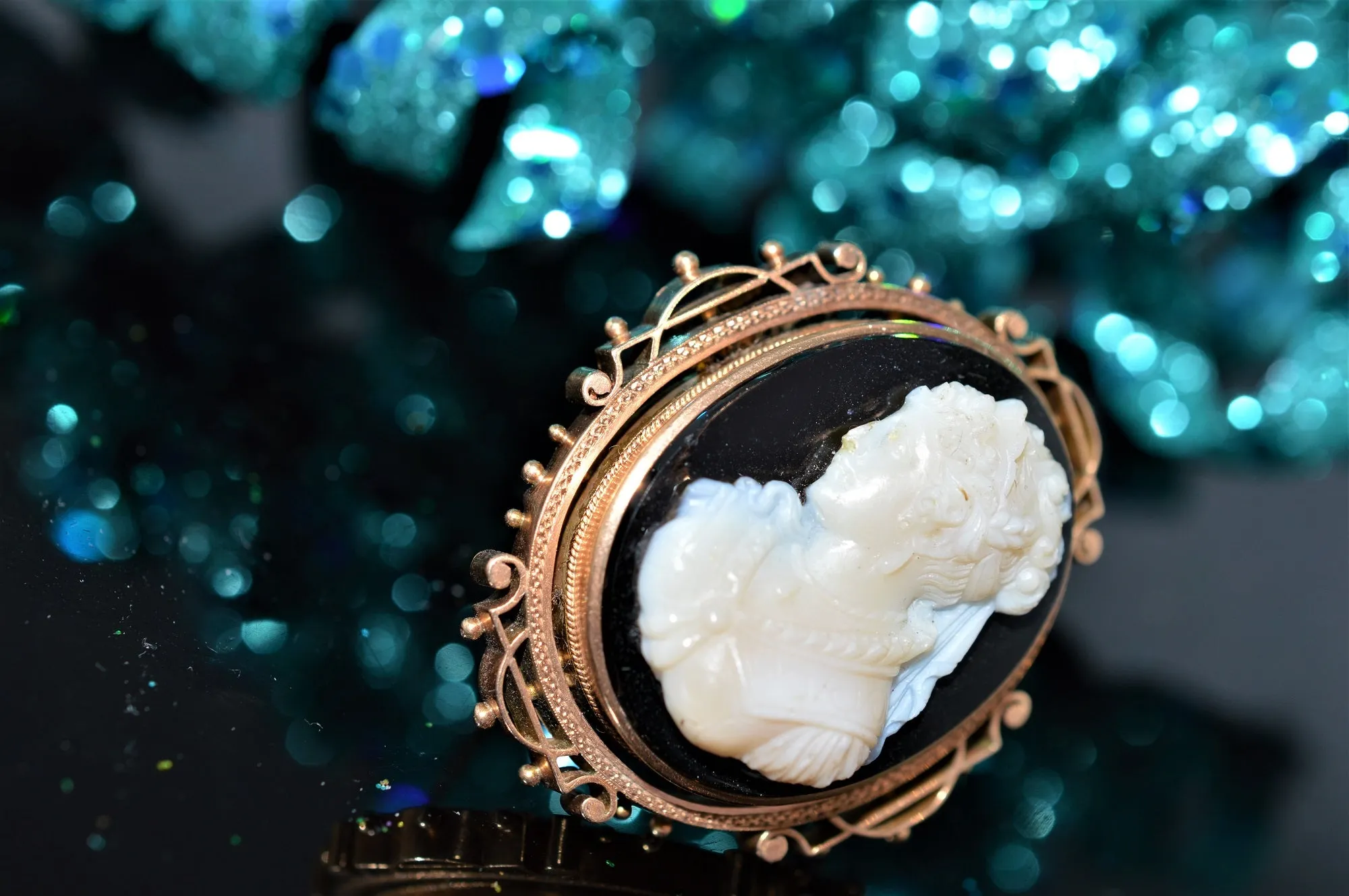 10K and 14K Agate Cameo Gold Mourning Pendant and Brooch