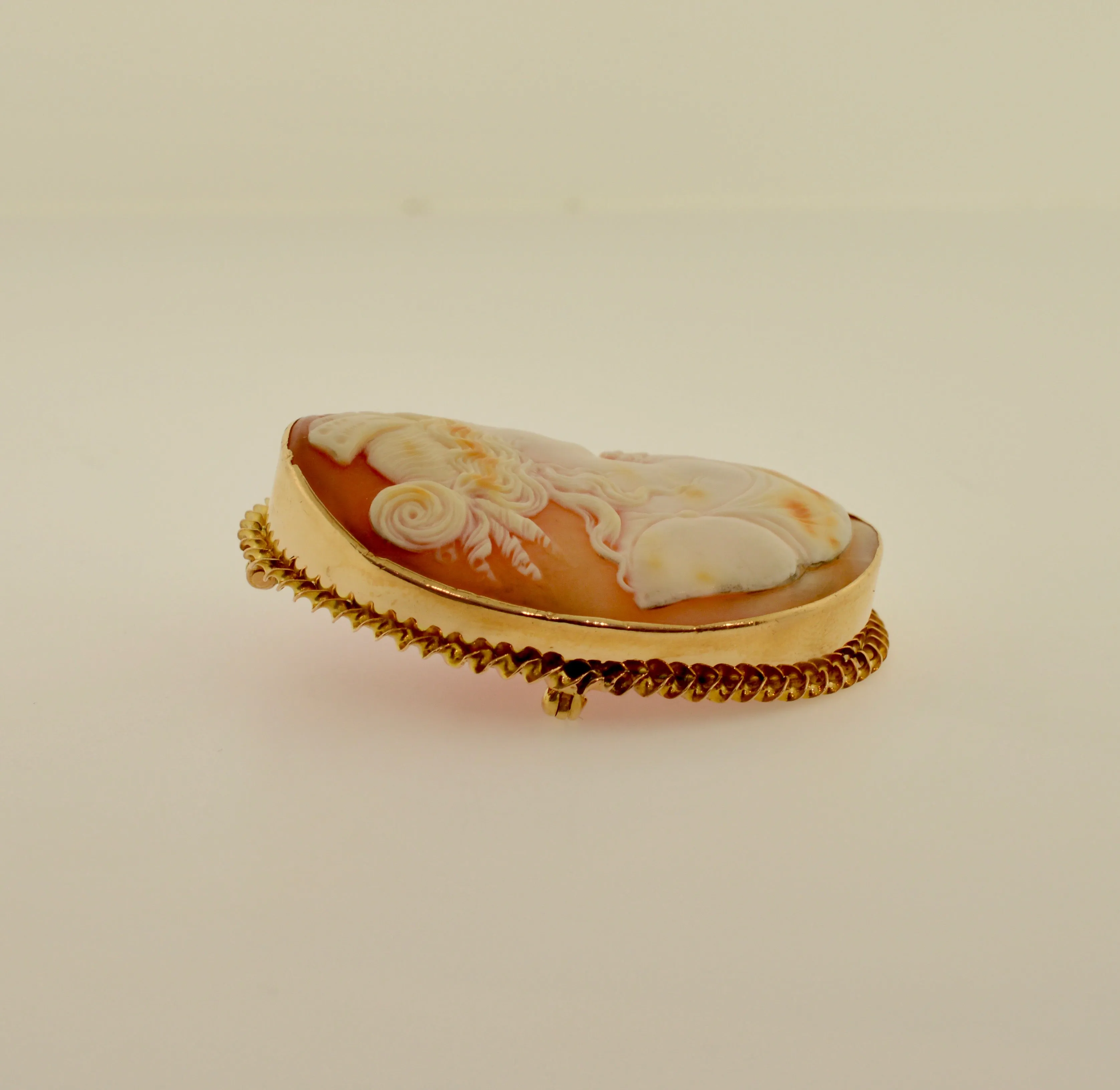 10K and 14K Yellow Gold Oval Shell Cameo Pendant/Brooch