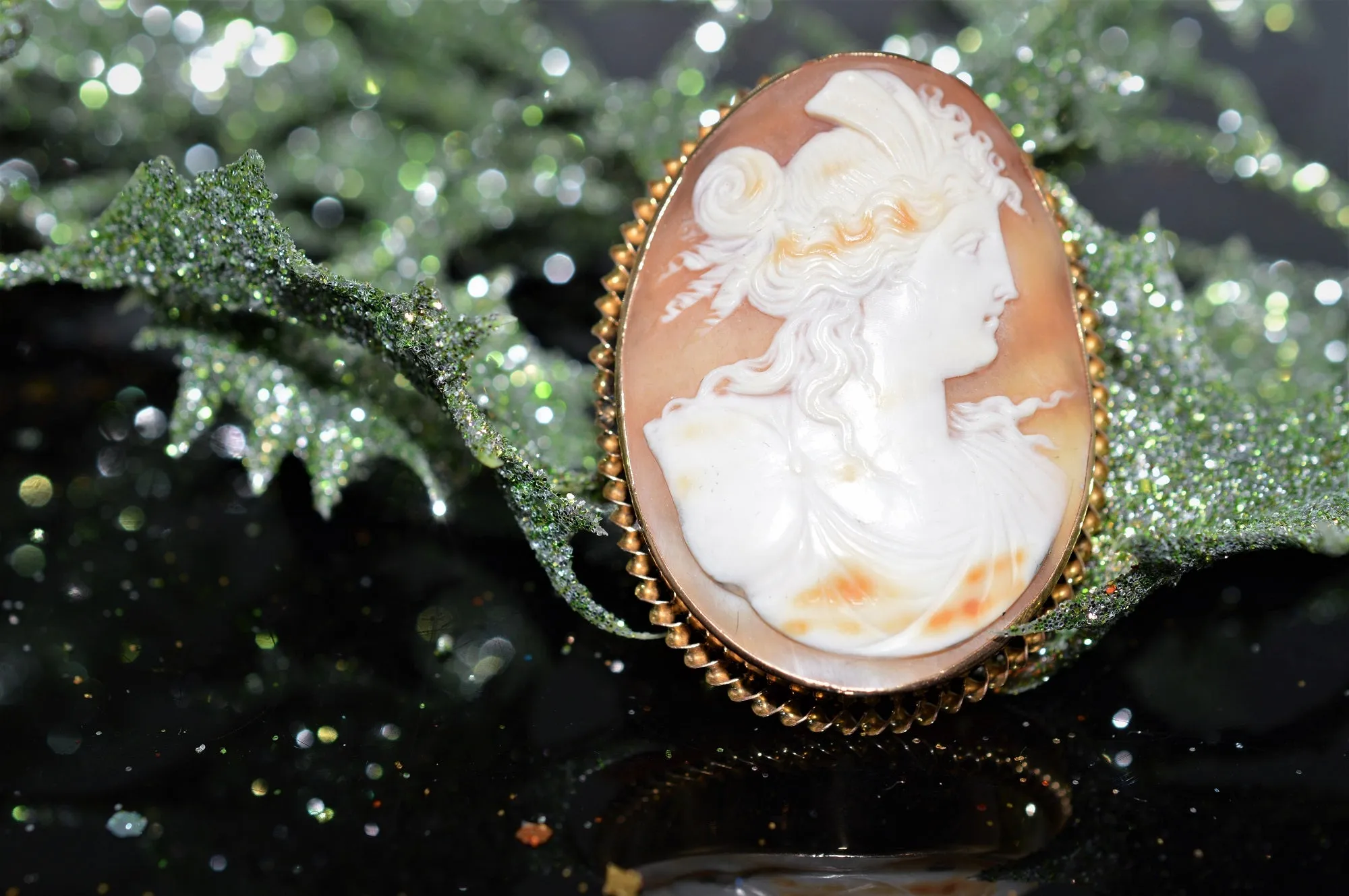10K and 14K Yellow Gold Oval Shell Cameo Pendant/Brooch