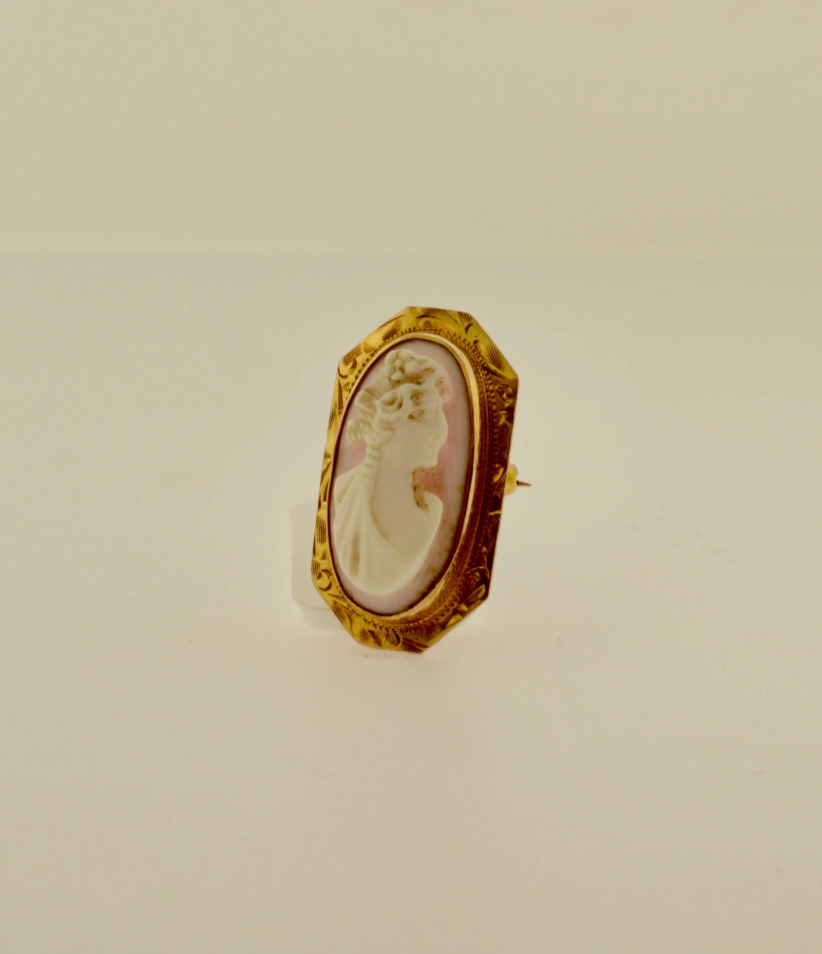 10K Yellow Gold Antique Elongated Oval Shell Cameo Brooch