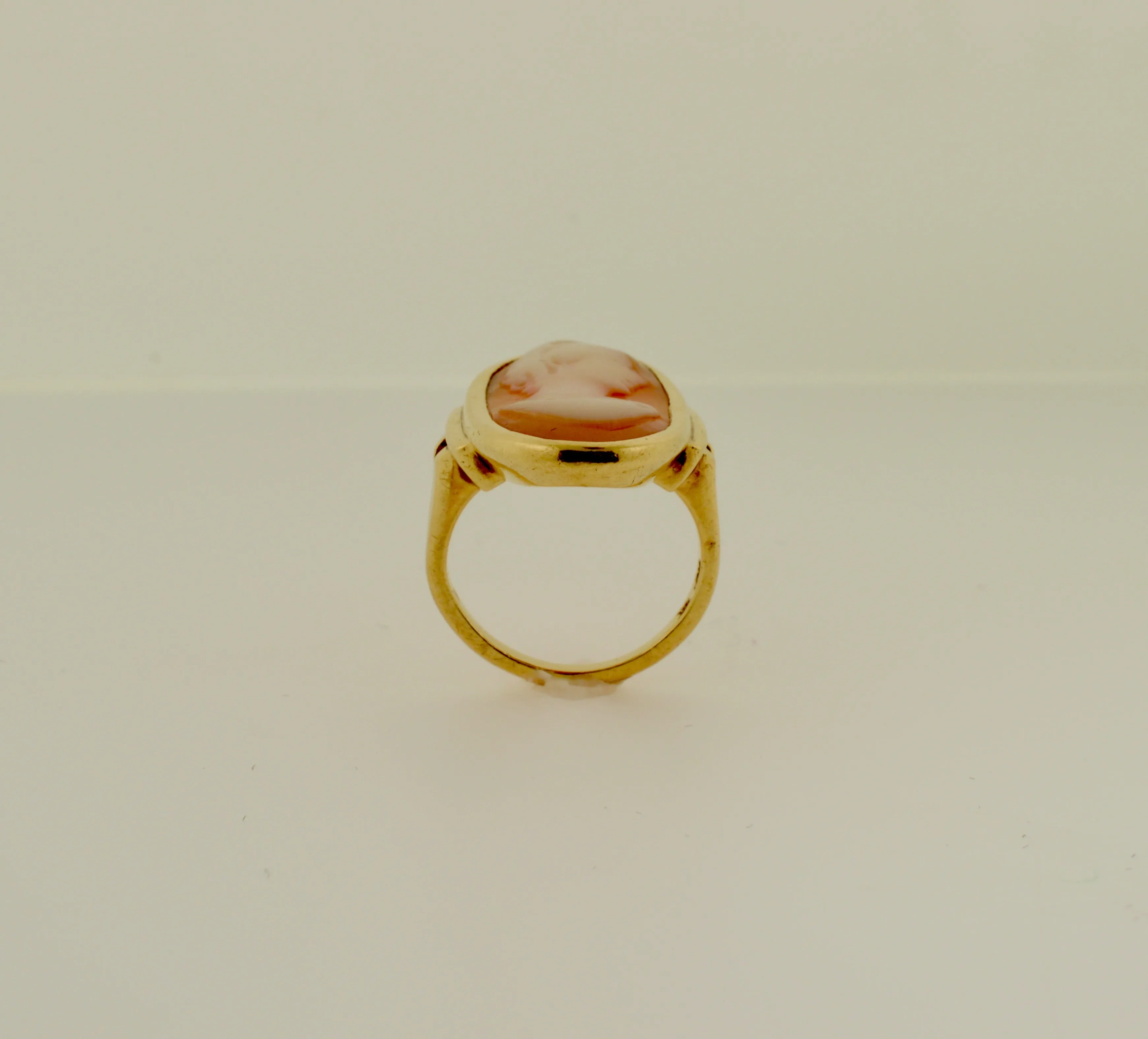 10K Yellow Gold Antique Elongated Shell Cameo Gold Ring