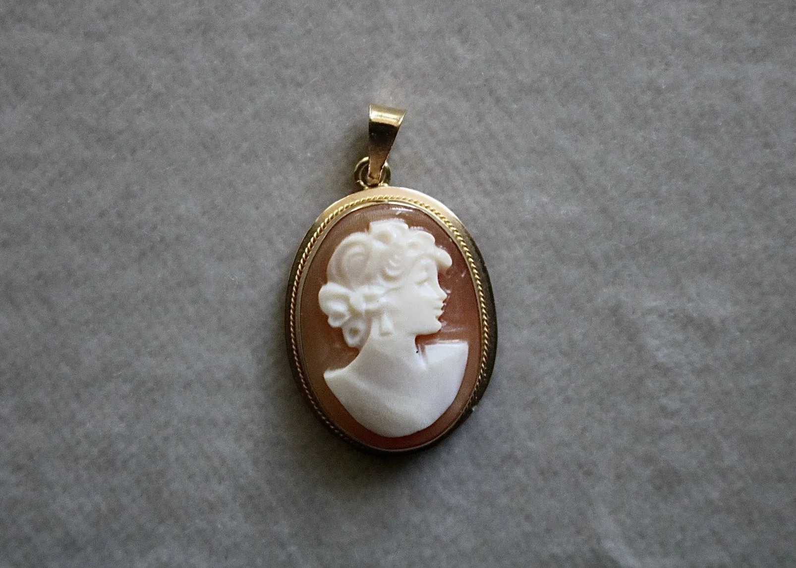 14k Gold Italian Shell Cameo Pendant
