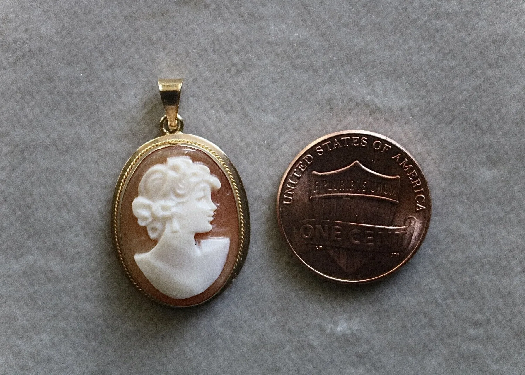 14k Gold Italian Shell Cameo Pendant