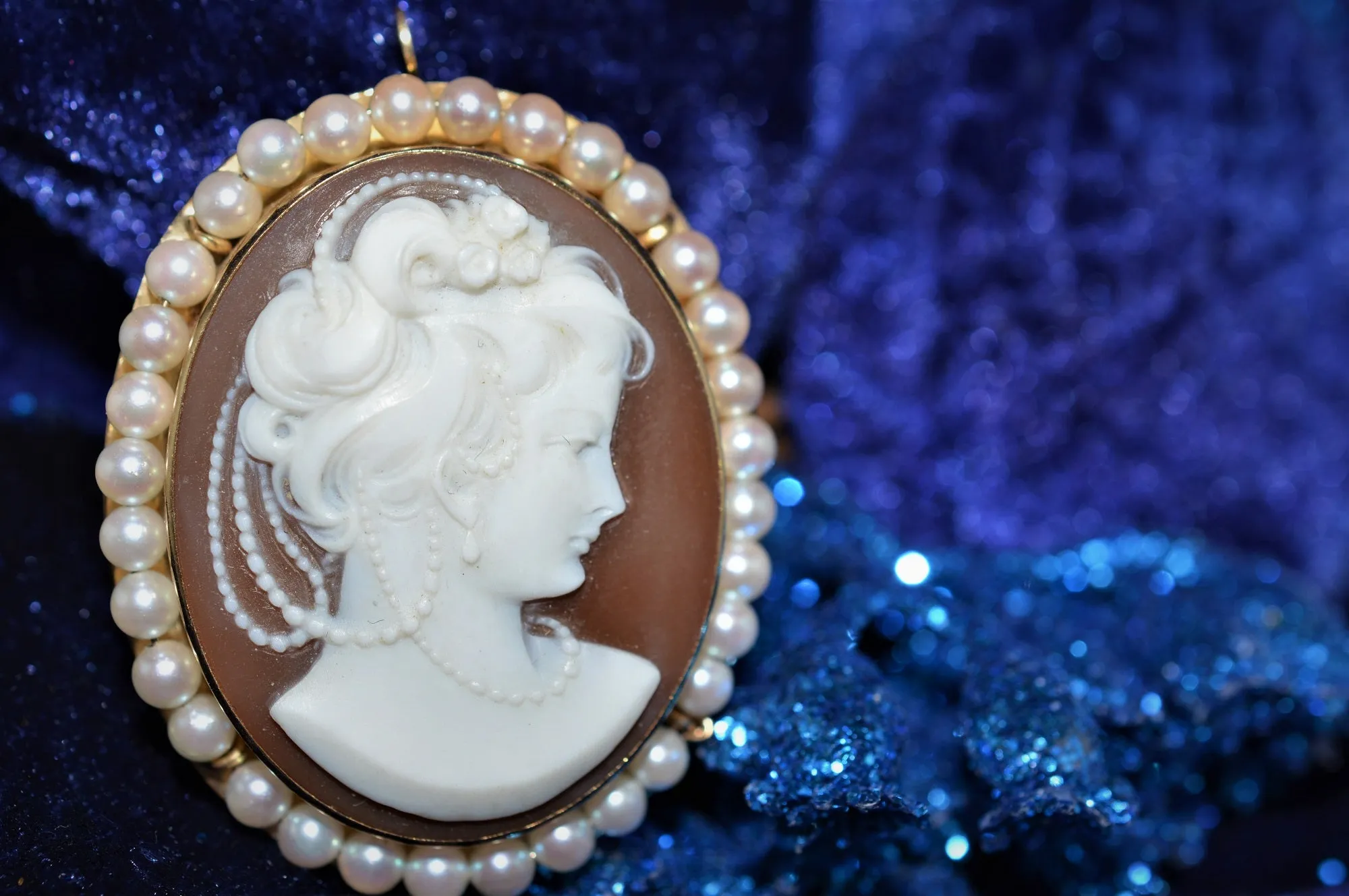 14K Yellow Gold Oval Shell and Pearl Cameo Pin/Pendant