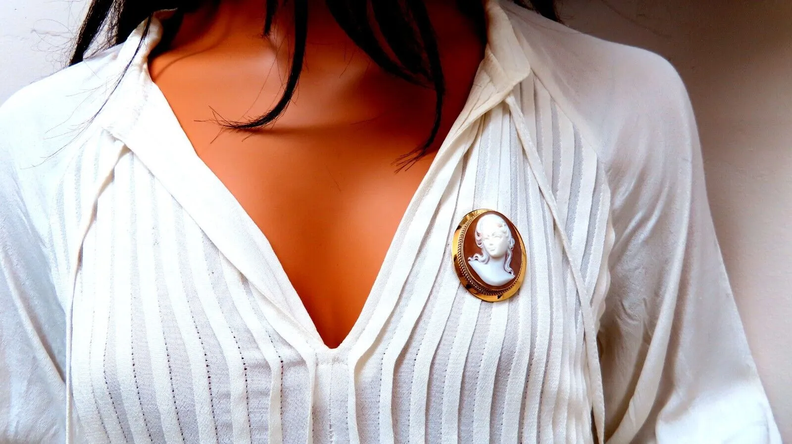 14kt Gold Cameo Gold Pin 1969