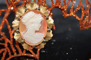 18K Two Tone Retro Oval Shell Cameo Brooch/Pendant