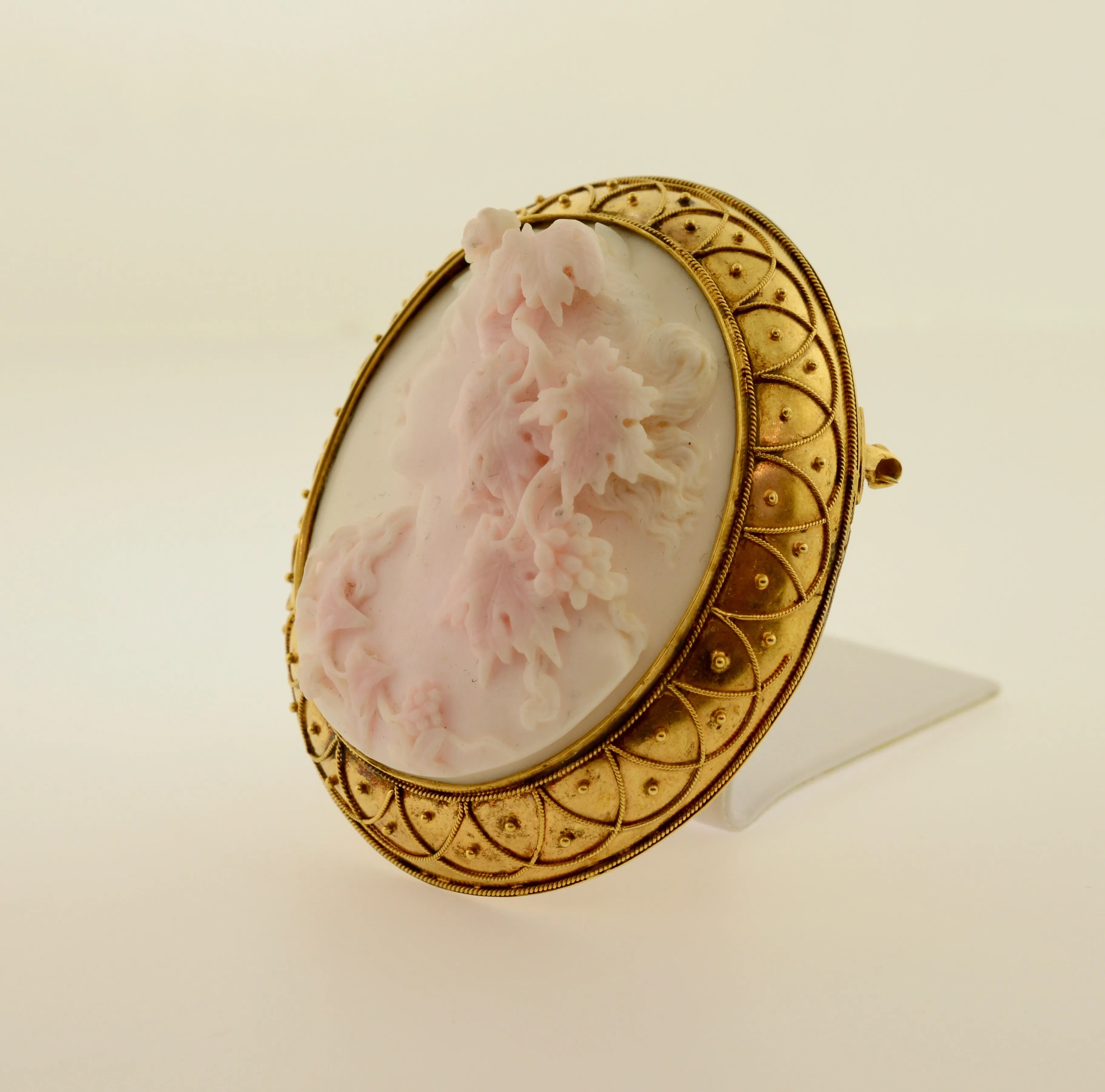 18K Yellow Gold Cameo Brooch with a 14 Karat Gold Pin