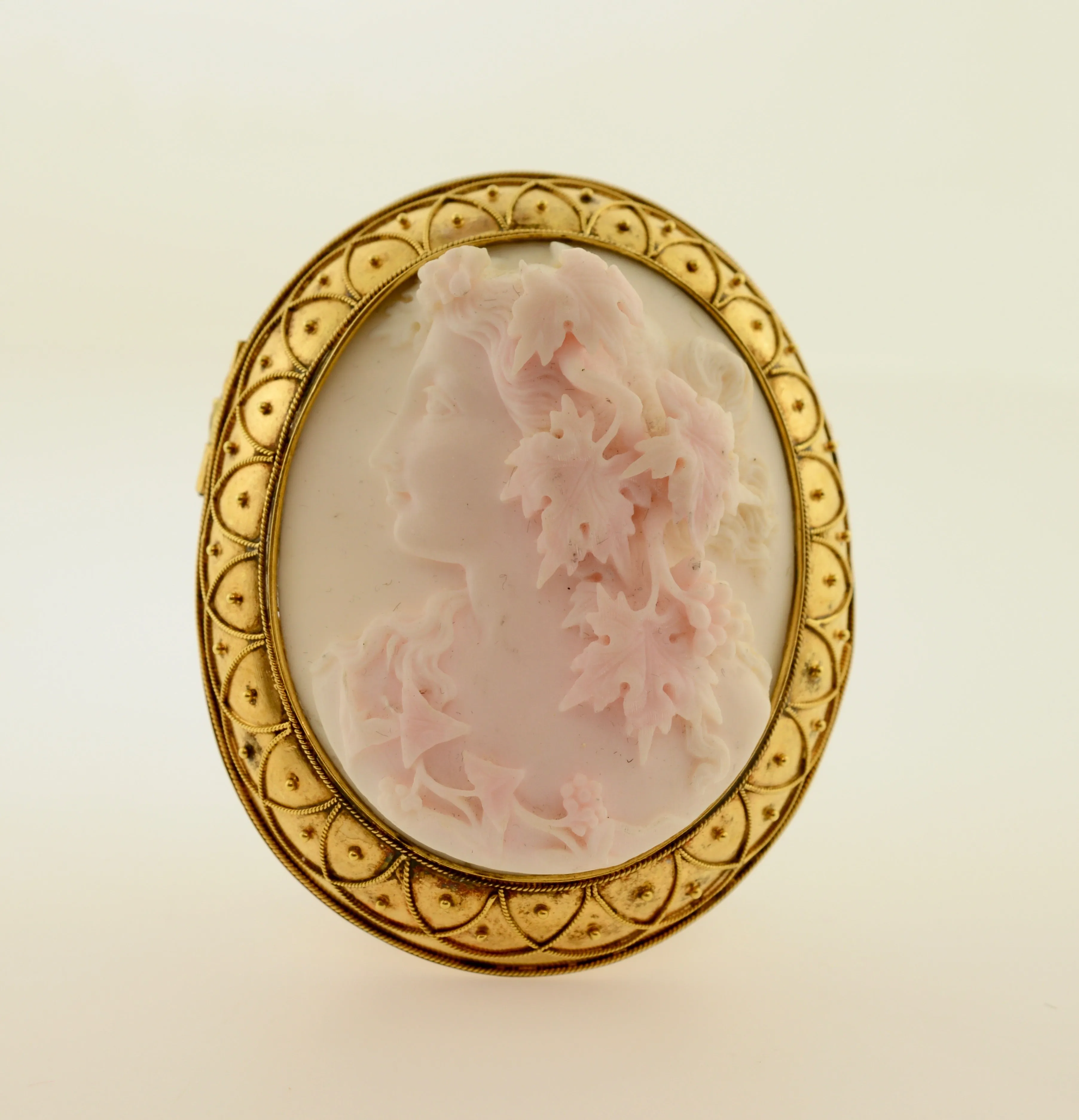 18K Yellow Gold Cameo Brooch with a 14 Karat Gold Pin