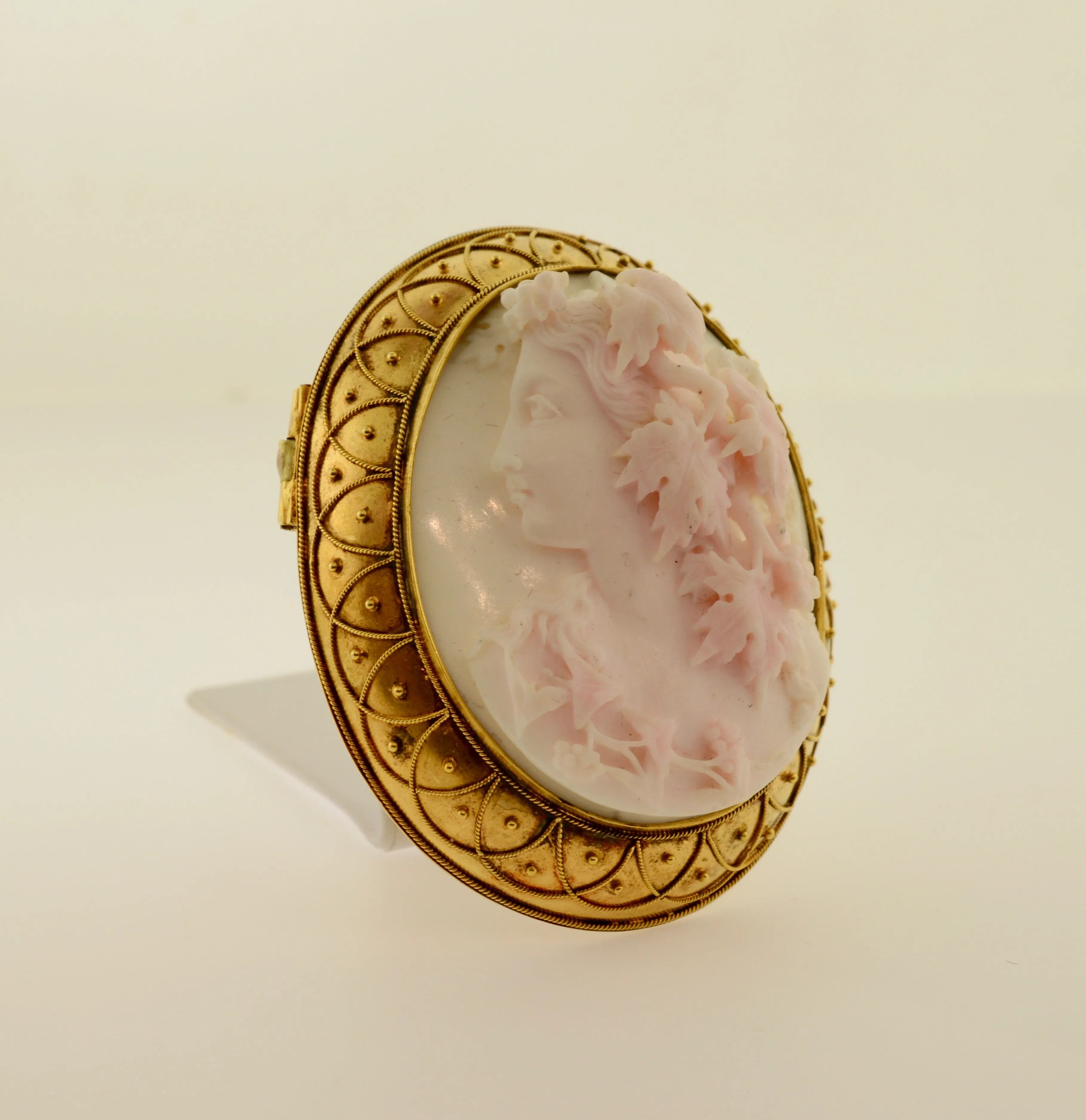 18K Yellow Gold Cameo Brooch with a 14 Karat Gold Pin