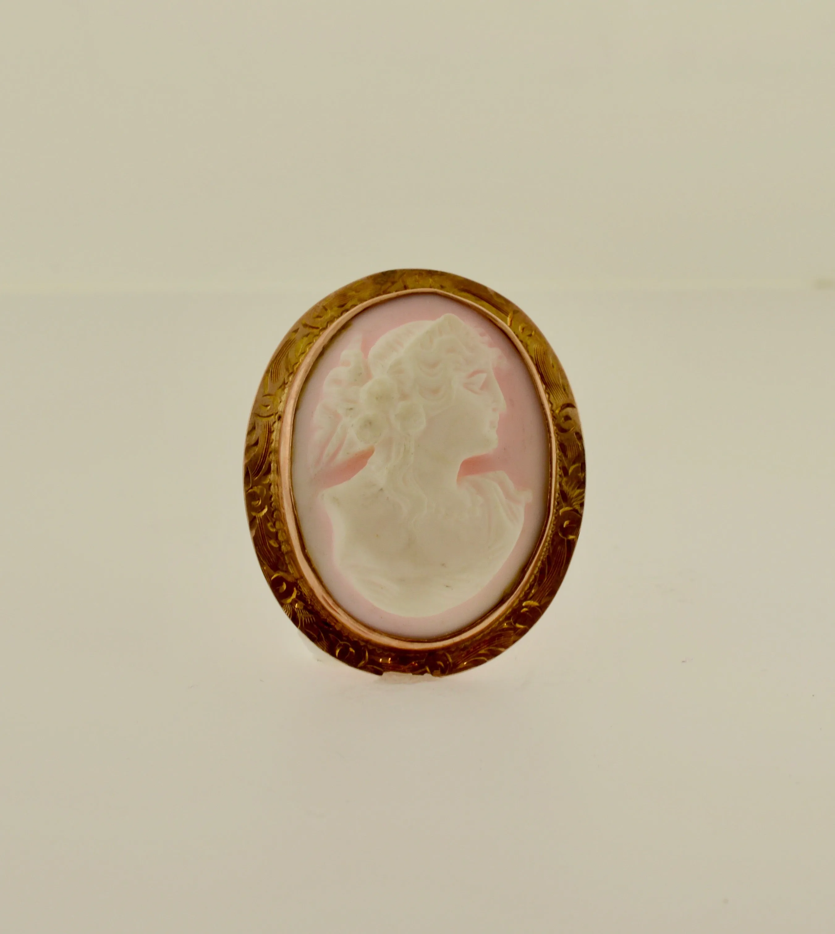 Antique Cameo Gold Brooch/Pendant with Engraved Frame