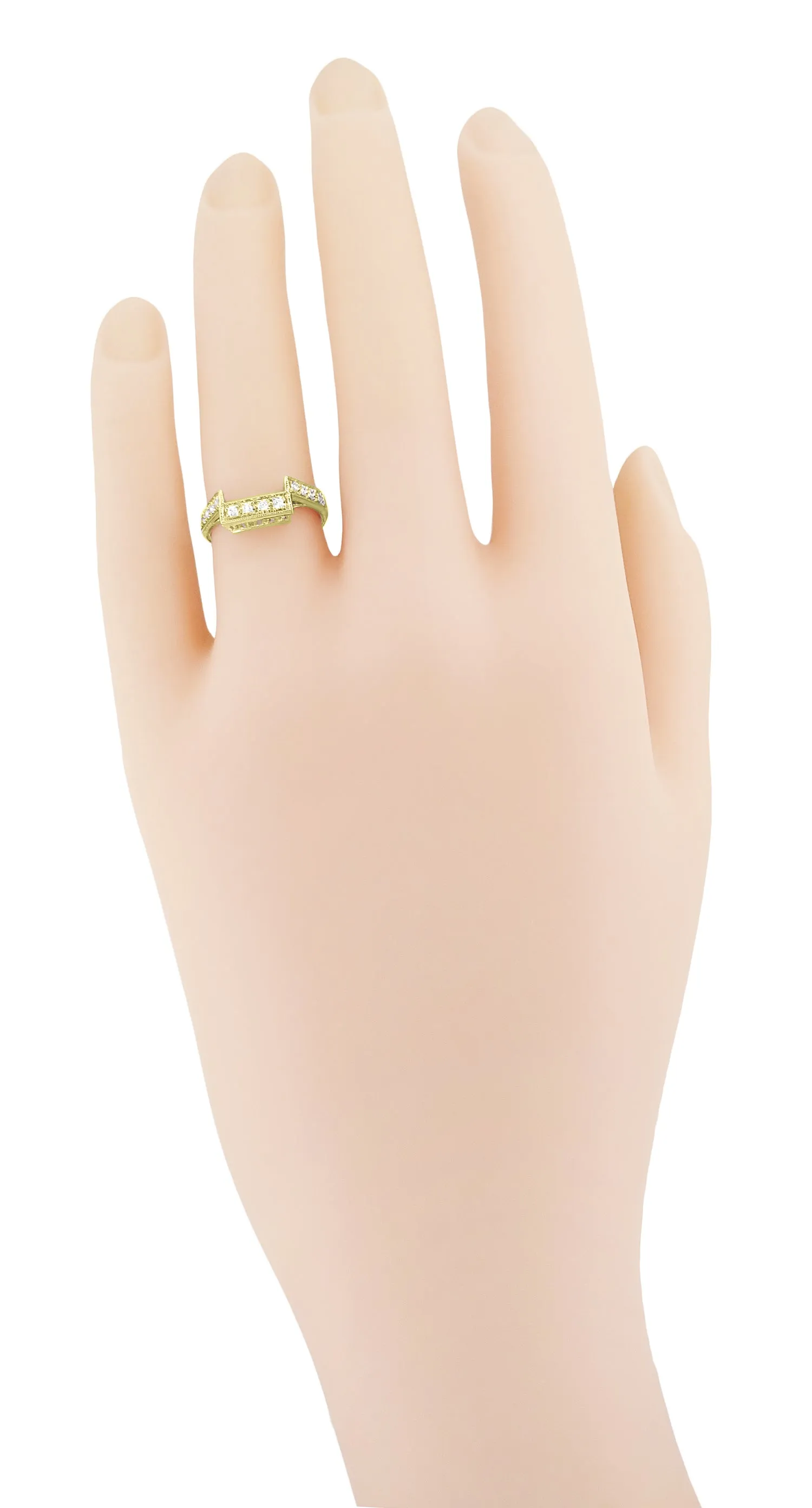 Art Deco Diamond Filigree Contoured Linear Wedding Ring in 18 Karat Yellow Gold