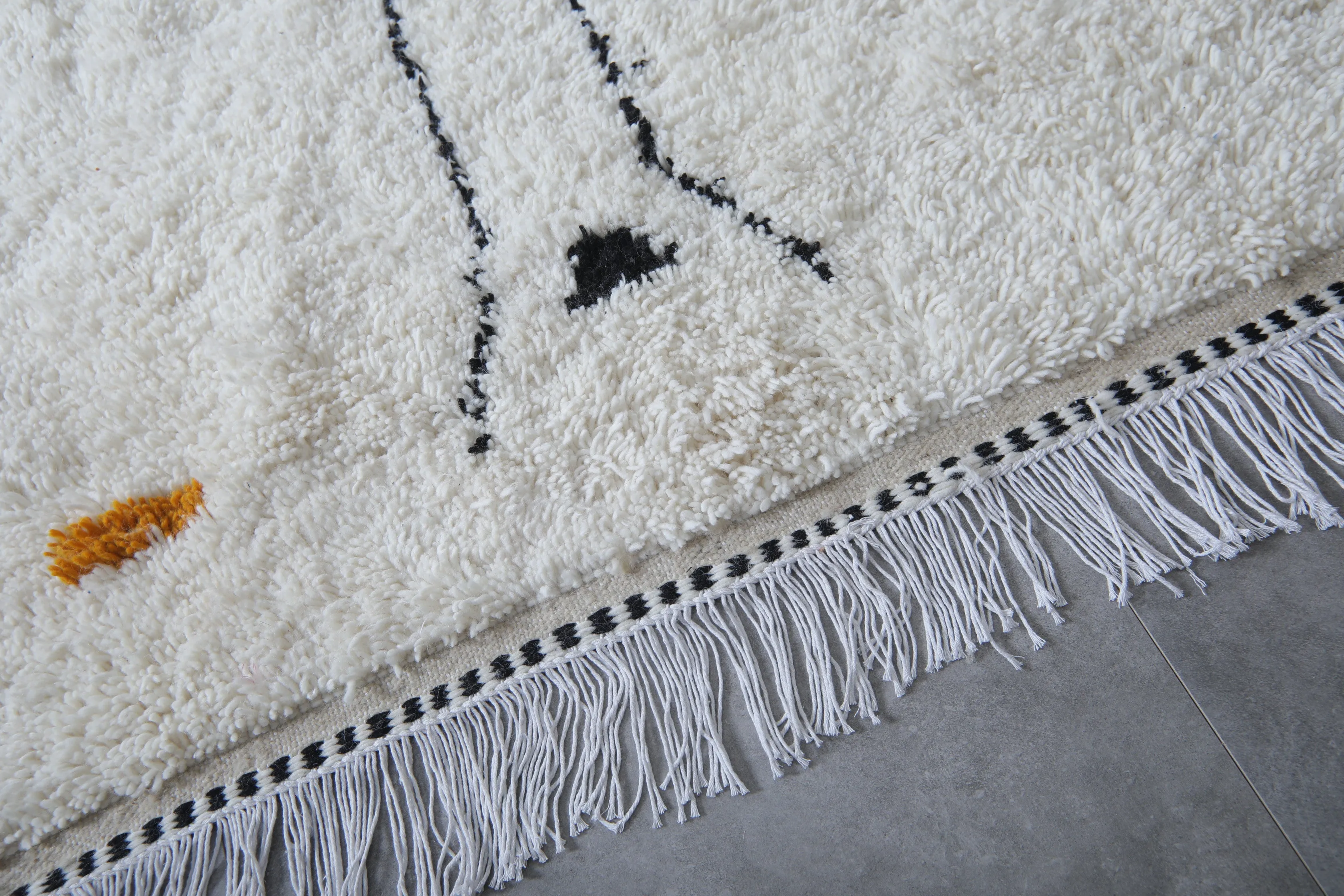 Azilal Berber rug - Moroccan Beni ourain rug - Wool rug