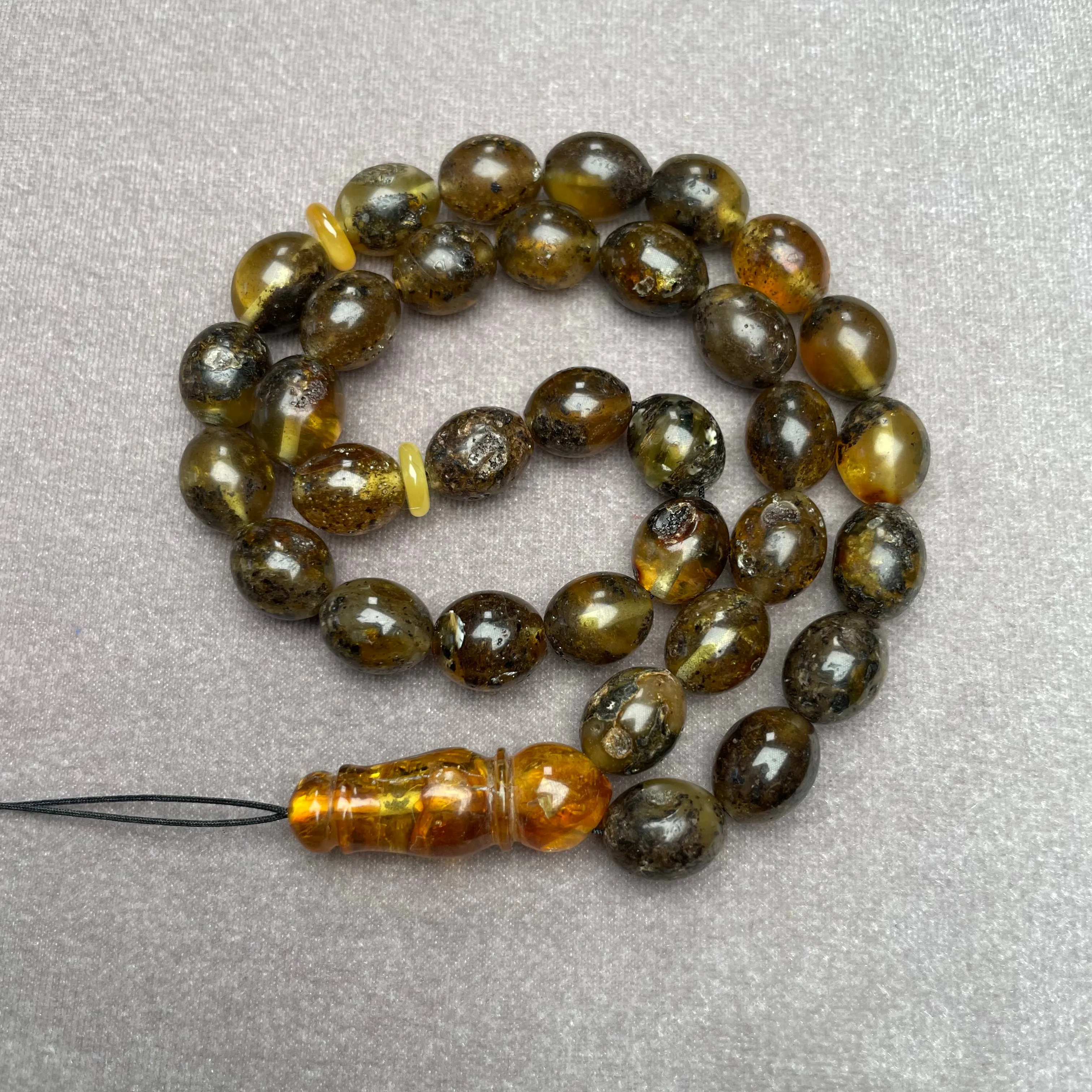 BLACK AMBER MISBAHA 9,8x12,2mm 22,3g