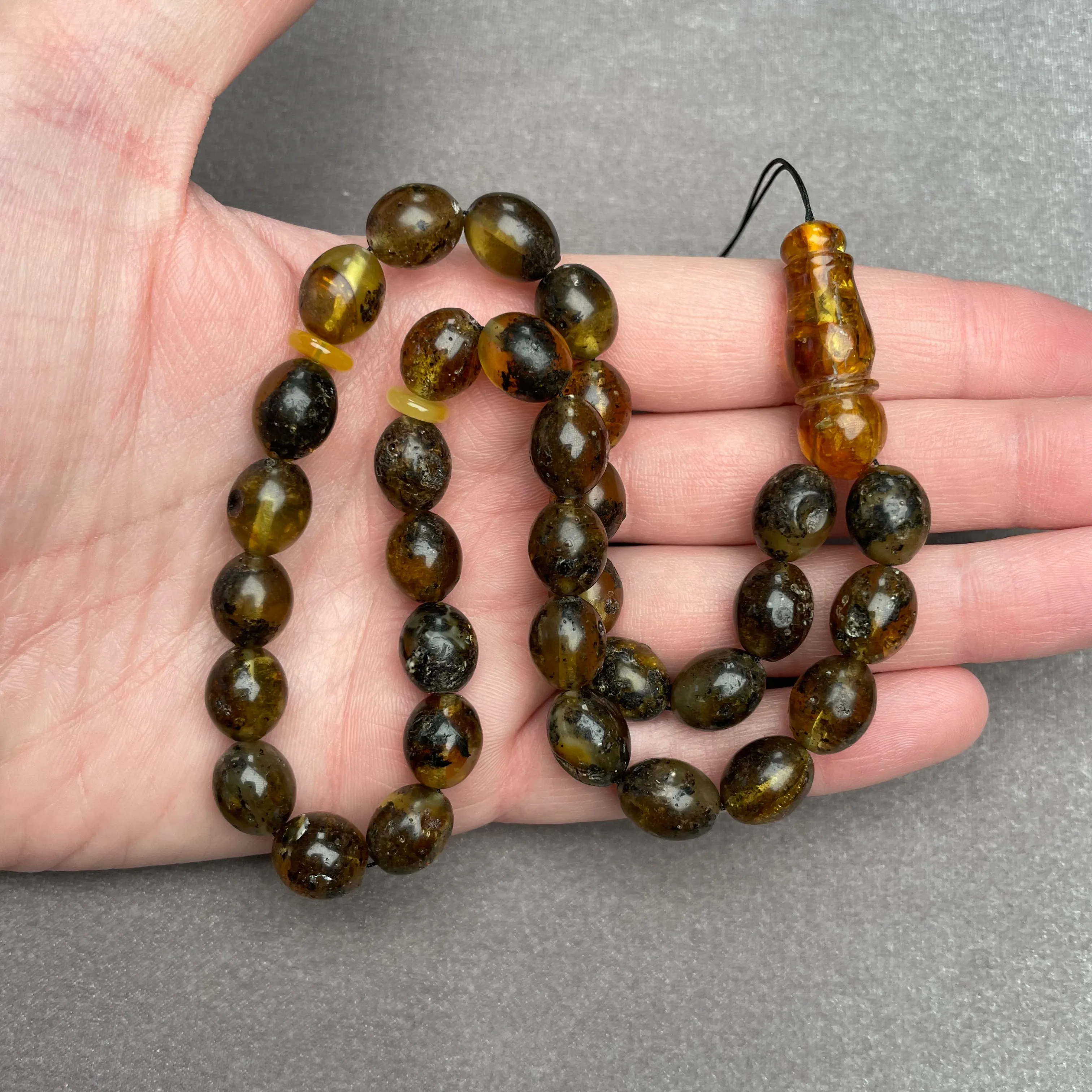BLACK AMBER MISBAHA 9,8x12,2mm 22,3g