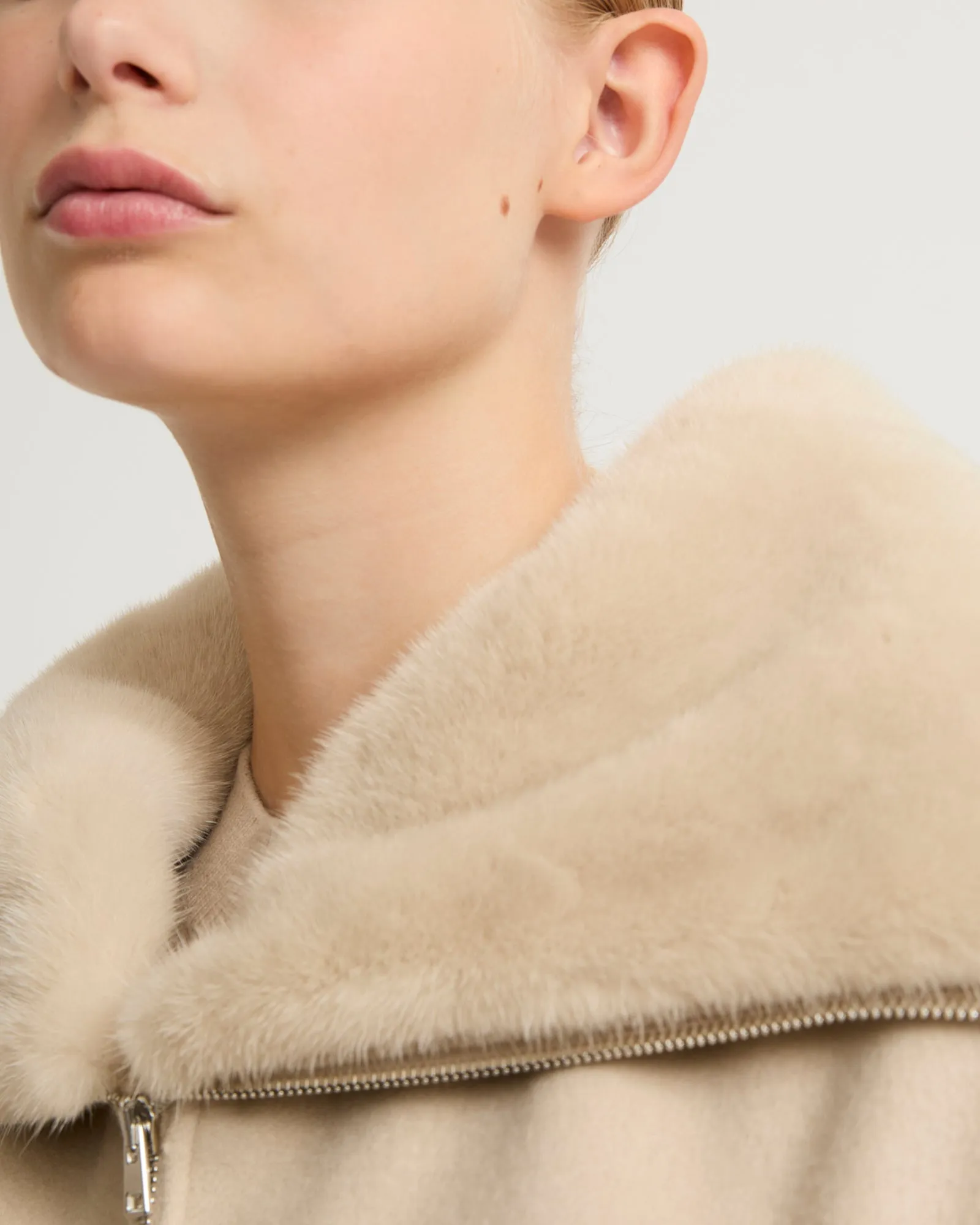 Cashmere wool jacket with mink fur collar