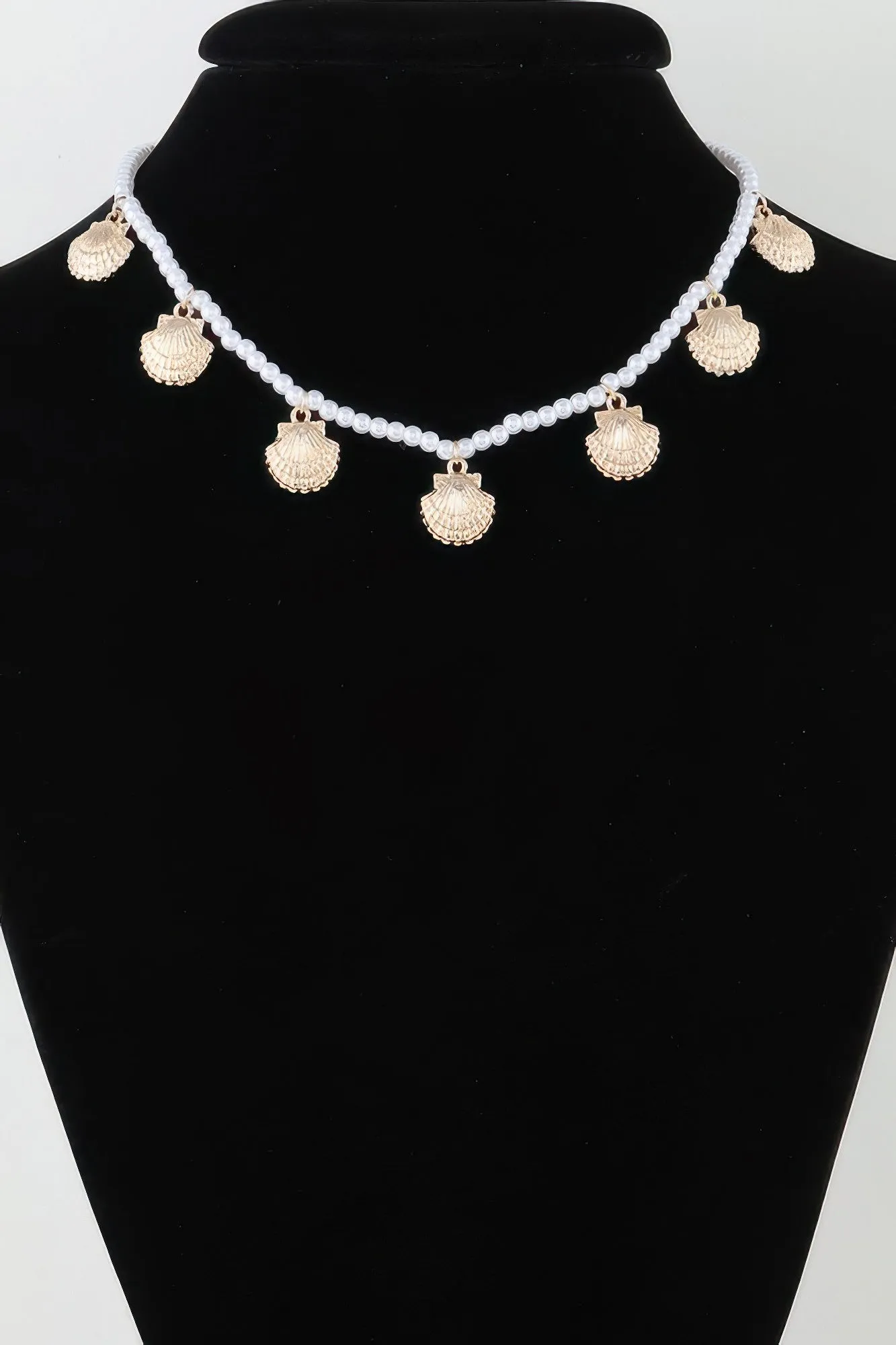Clamshell Charm Pearl Necklace
