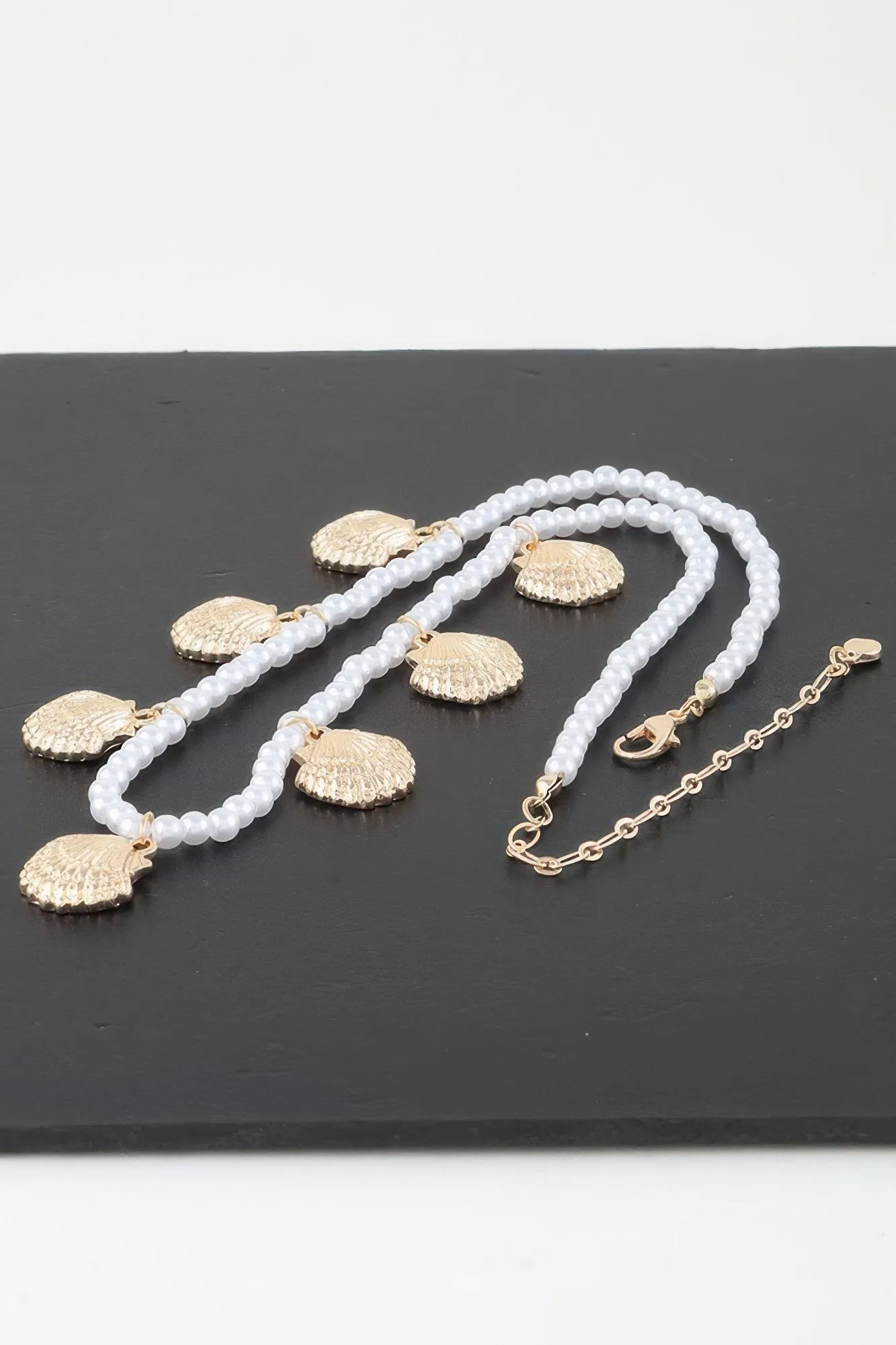 Clamshell Charm Pearl Necklace