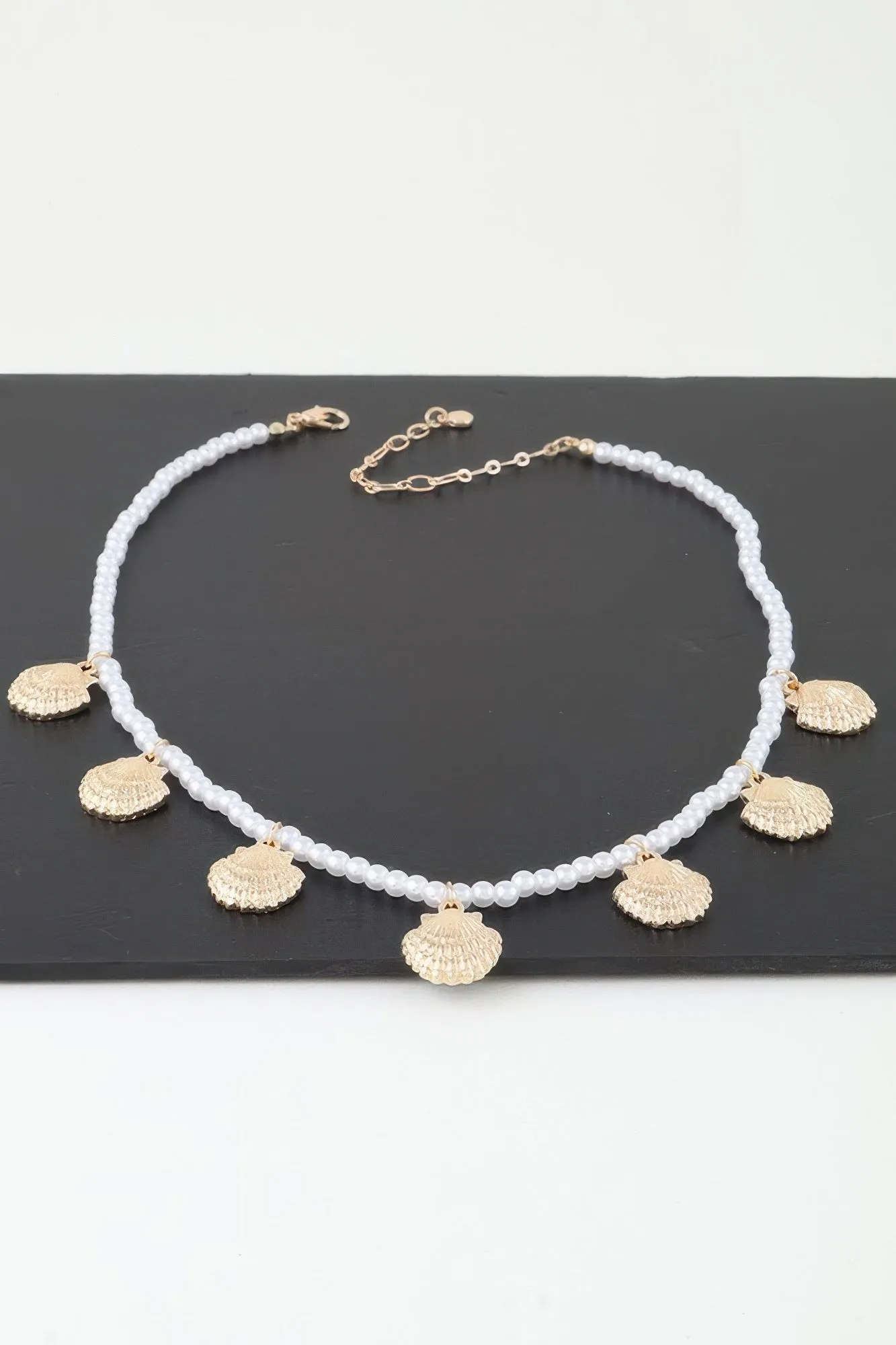 Clamshell Charm Pearl Necklace