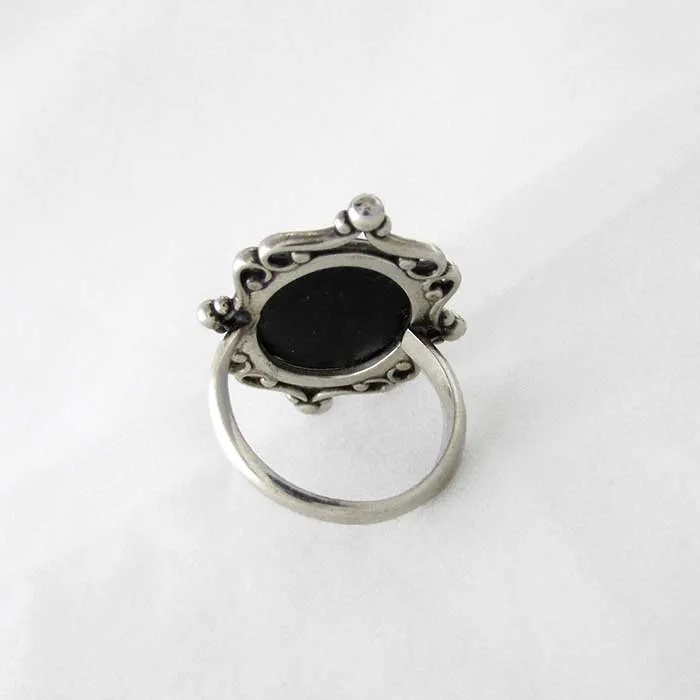 Classic Cameo Ring