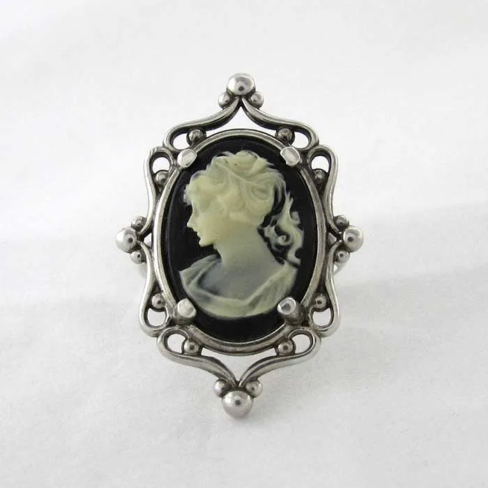 Classic Cameo Ring