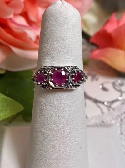 D161, Tiny 3 Stone Edwardian Ring, Vintage Jewelry Design#D161