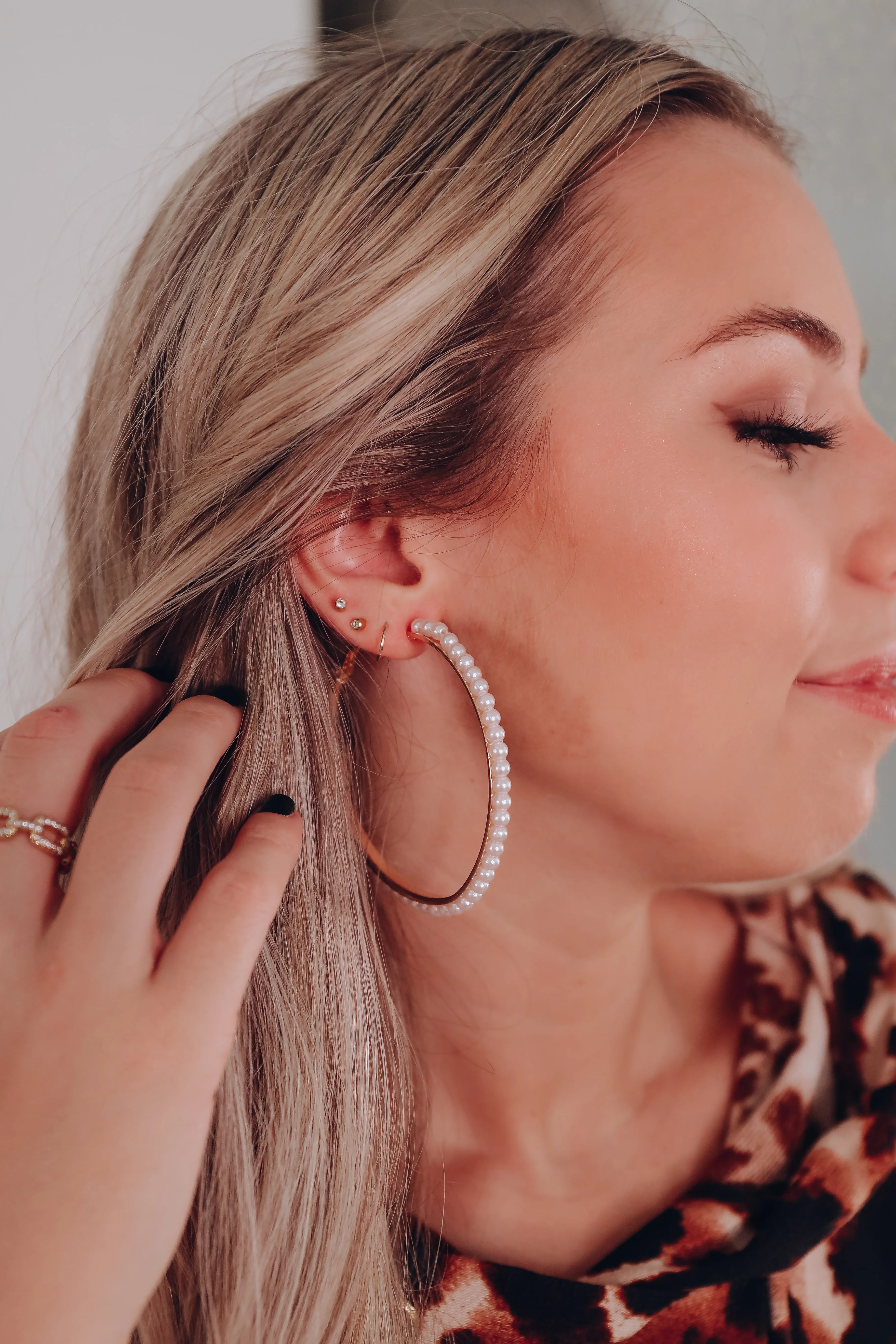 Emmy Pearl Hoop Earrings - Gold