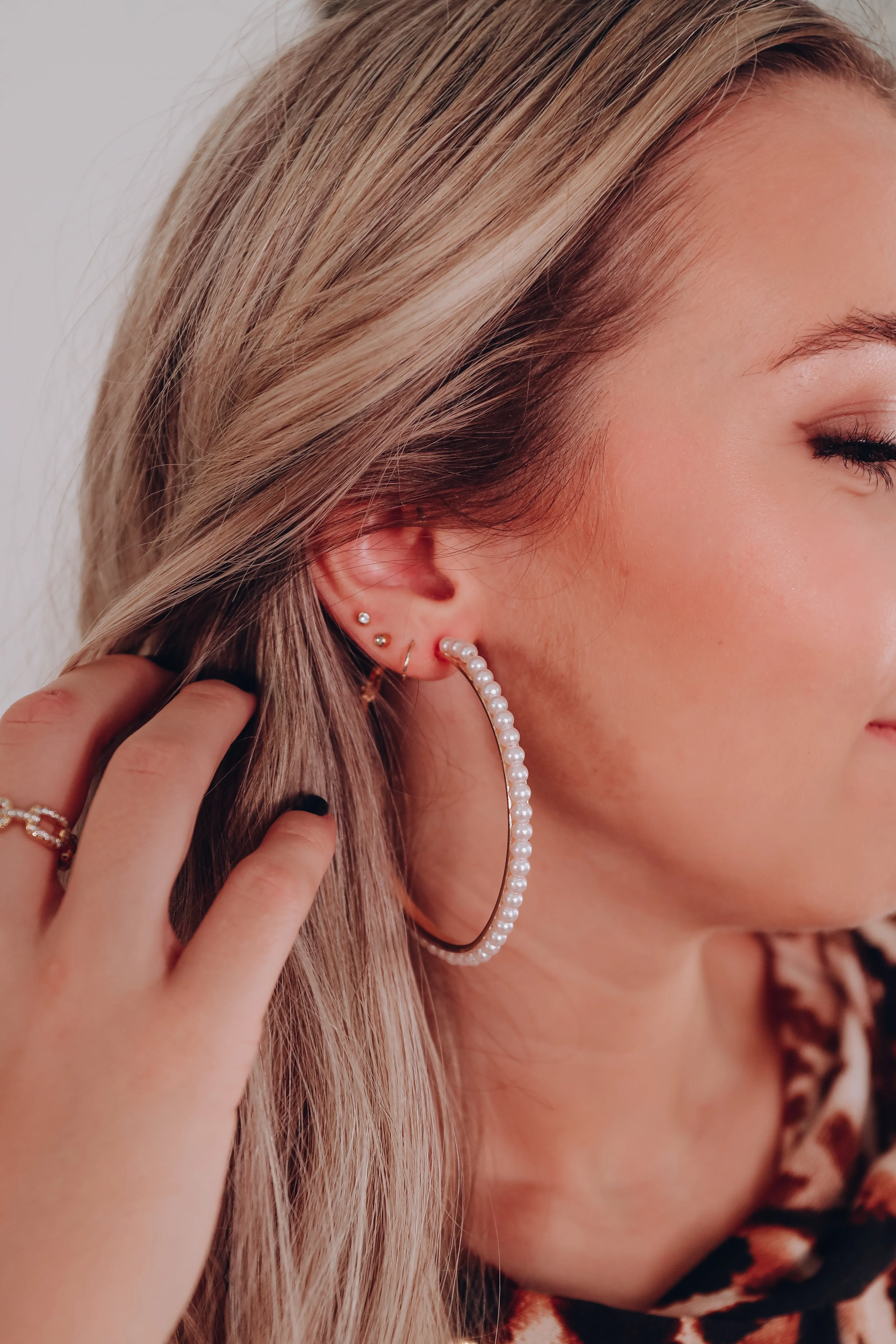 Emmy Pearl Hoop Earrings - Gold
