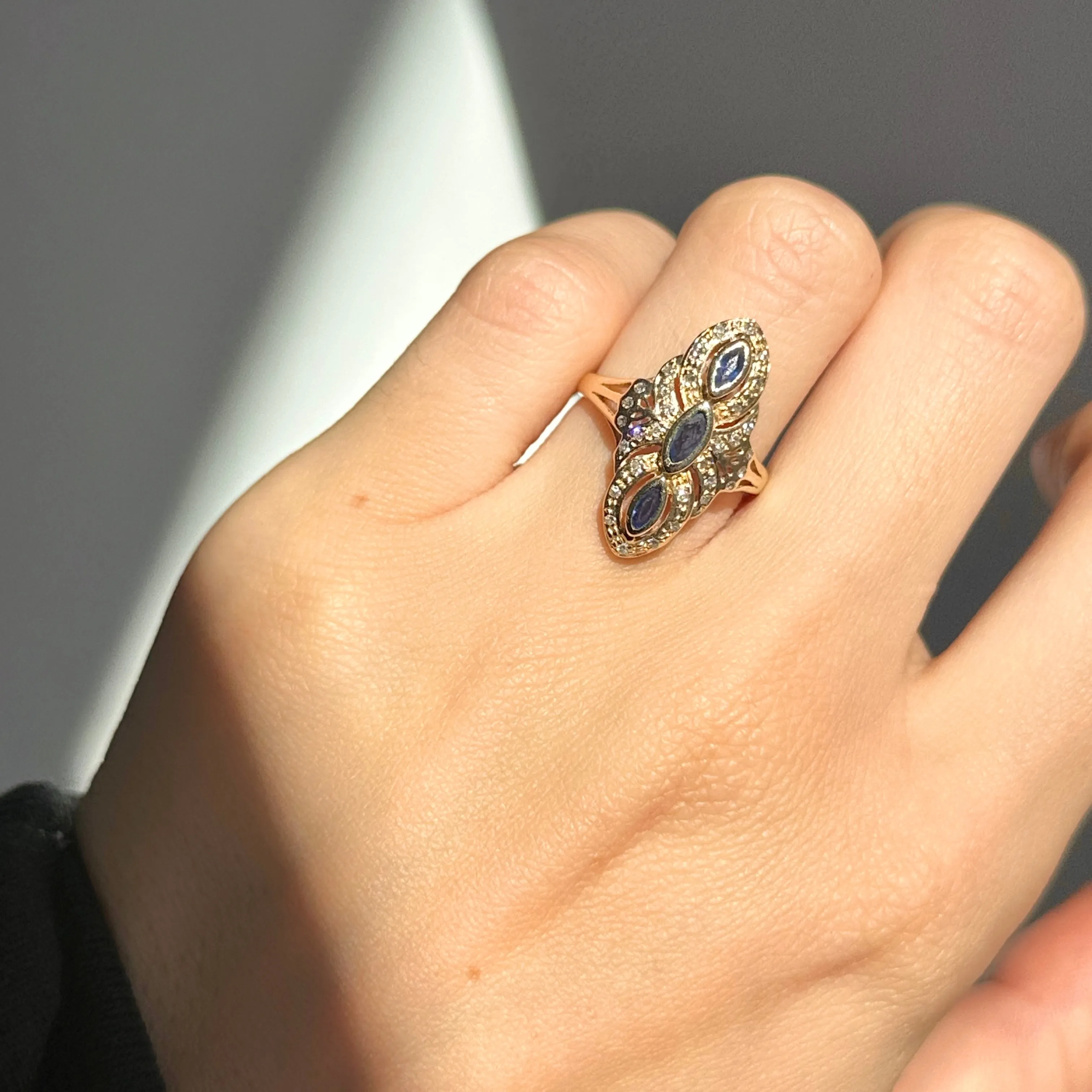 Estate 14KT Yellow Gold Blue Sapphire   Diamond Art Deco Ring