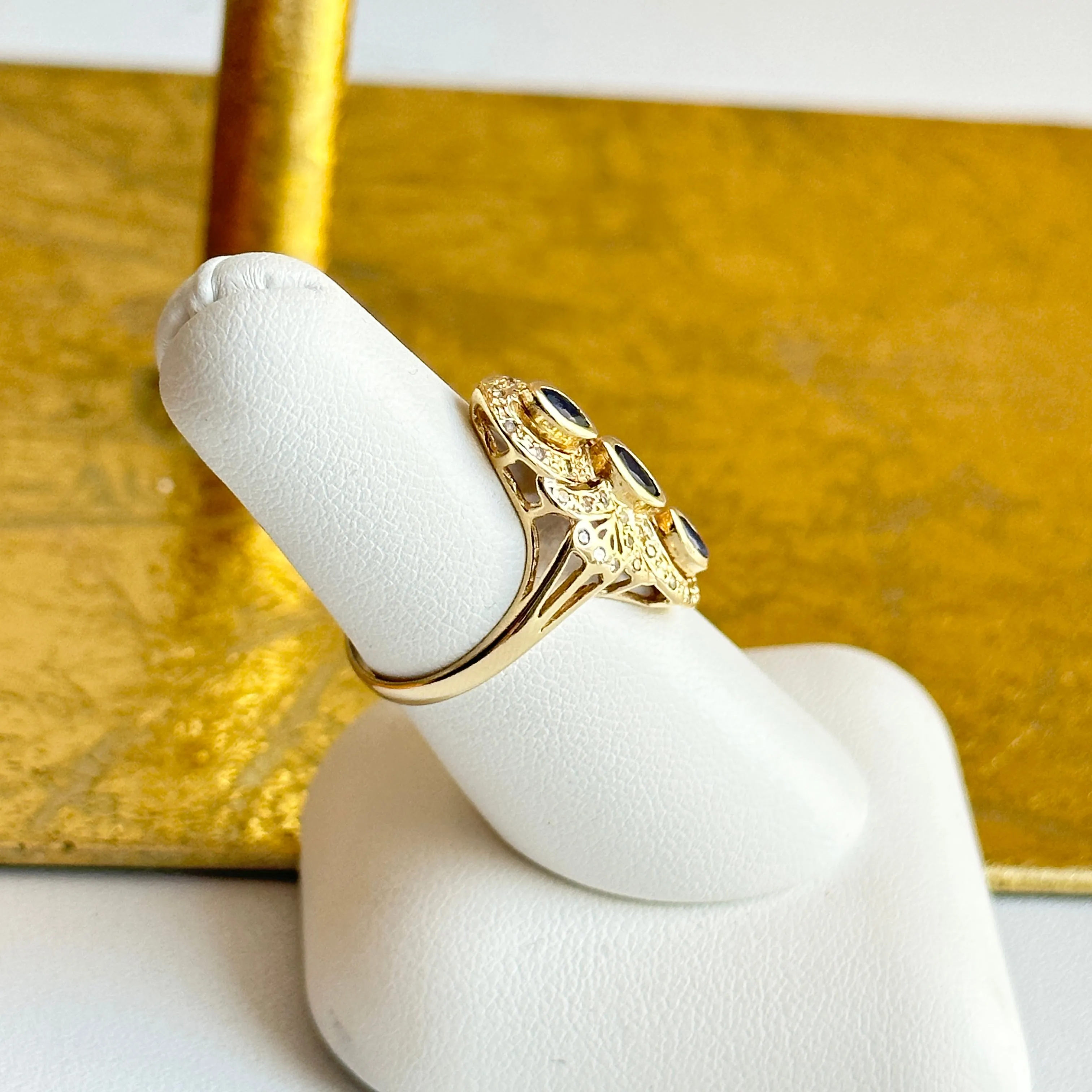 Estate 14KT Yellow Gold Blue Sapphire   Diamond Art Deco Ring