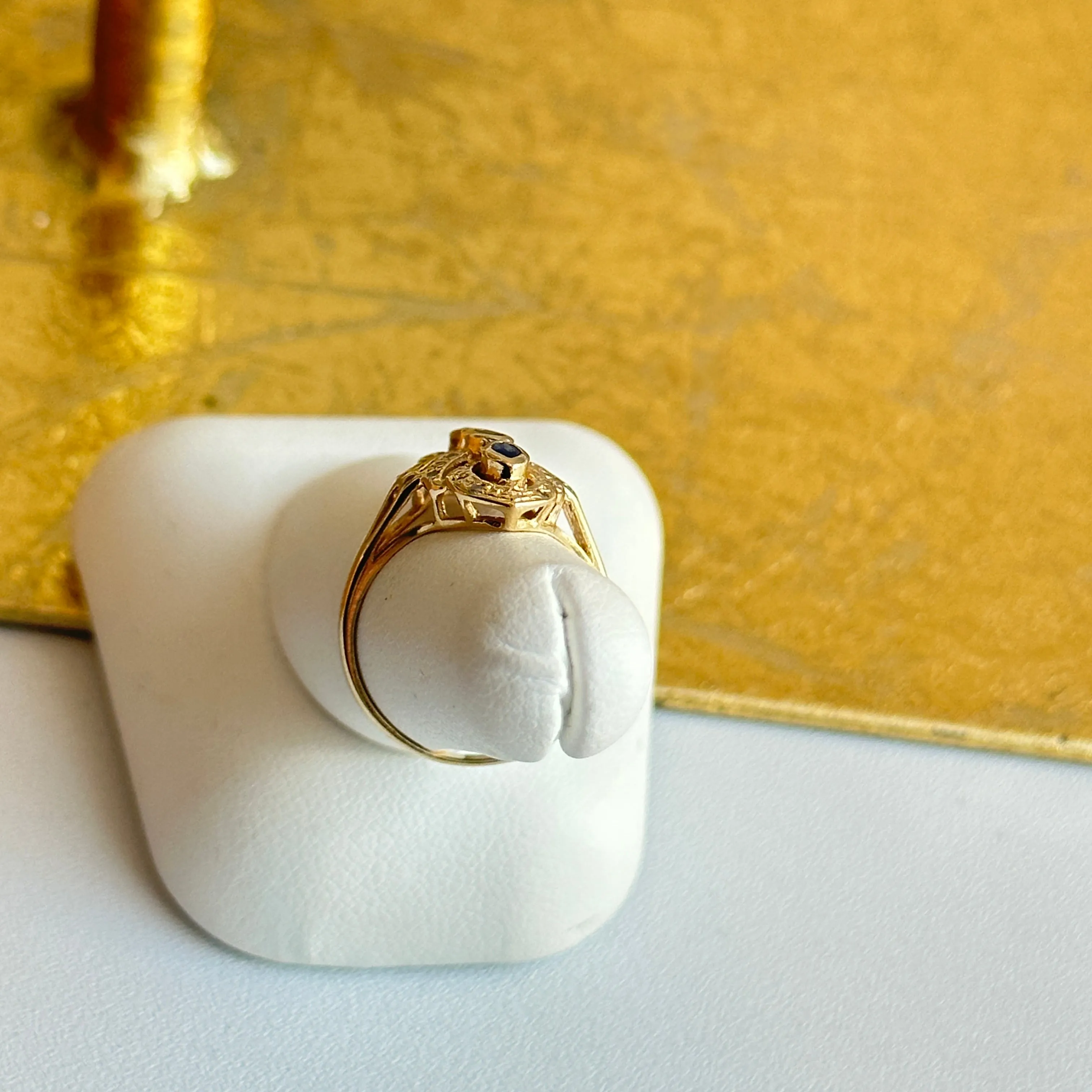 Estate 14KT Yellow Gold Blue Sapphire   Diamond Art Deco Ring