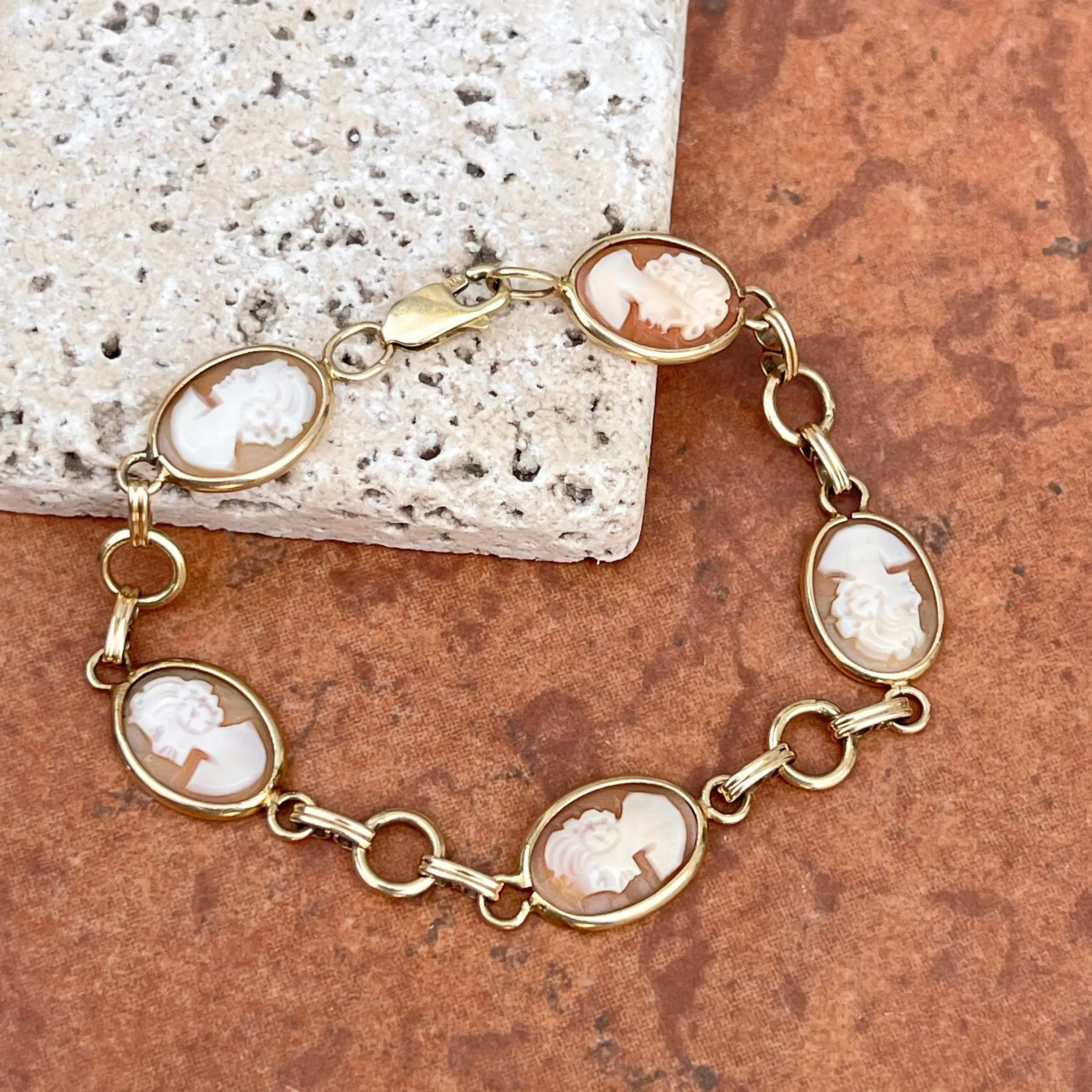 Estate 14KT Yellow Gold Carved Oval Cameo Link Bracelet