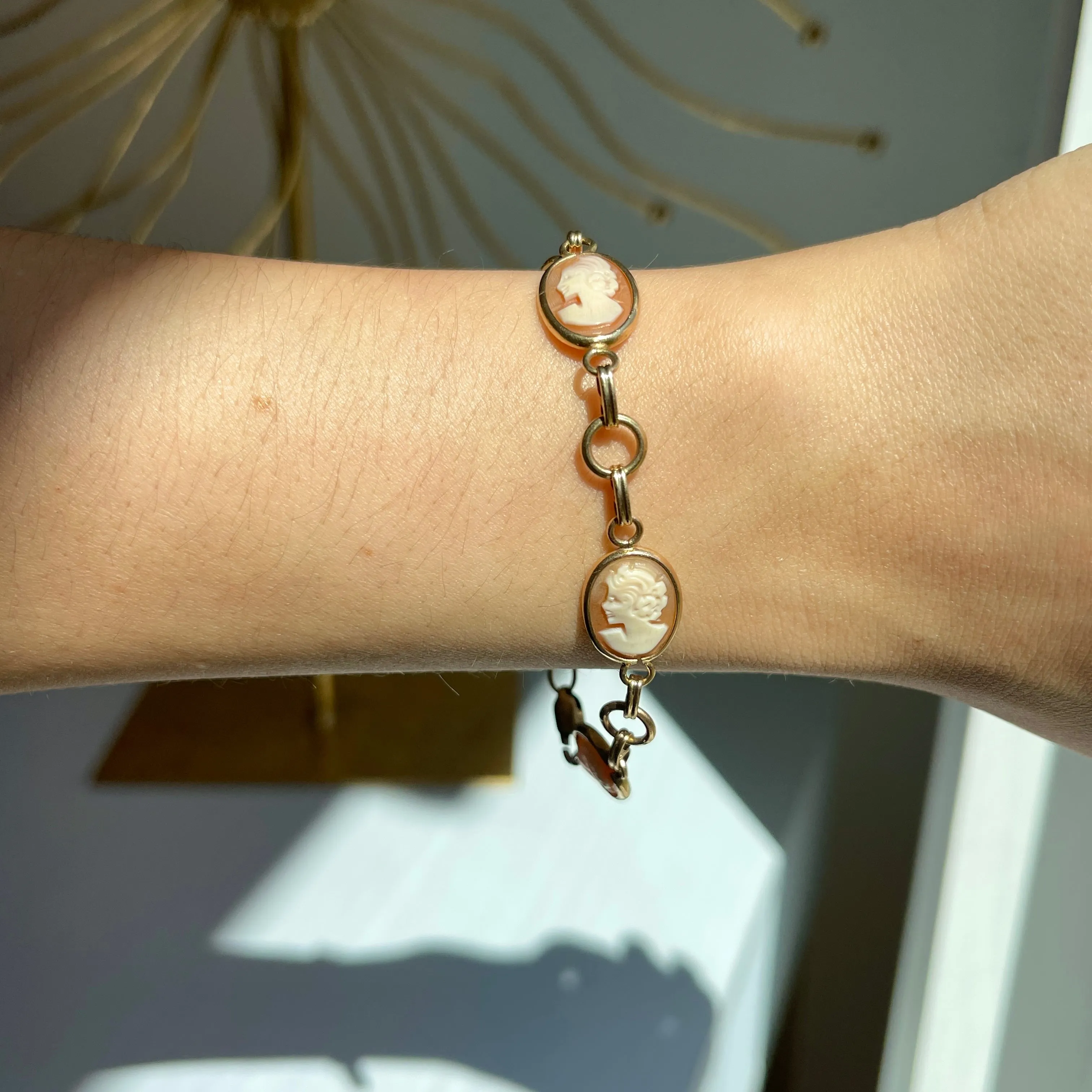 Estate 14KT Yellow Gold Carved Oval Cameo Link Bracelet