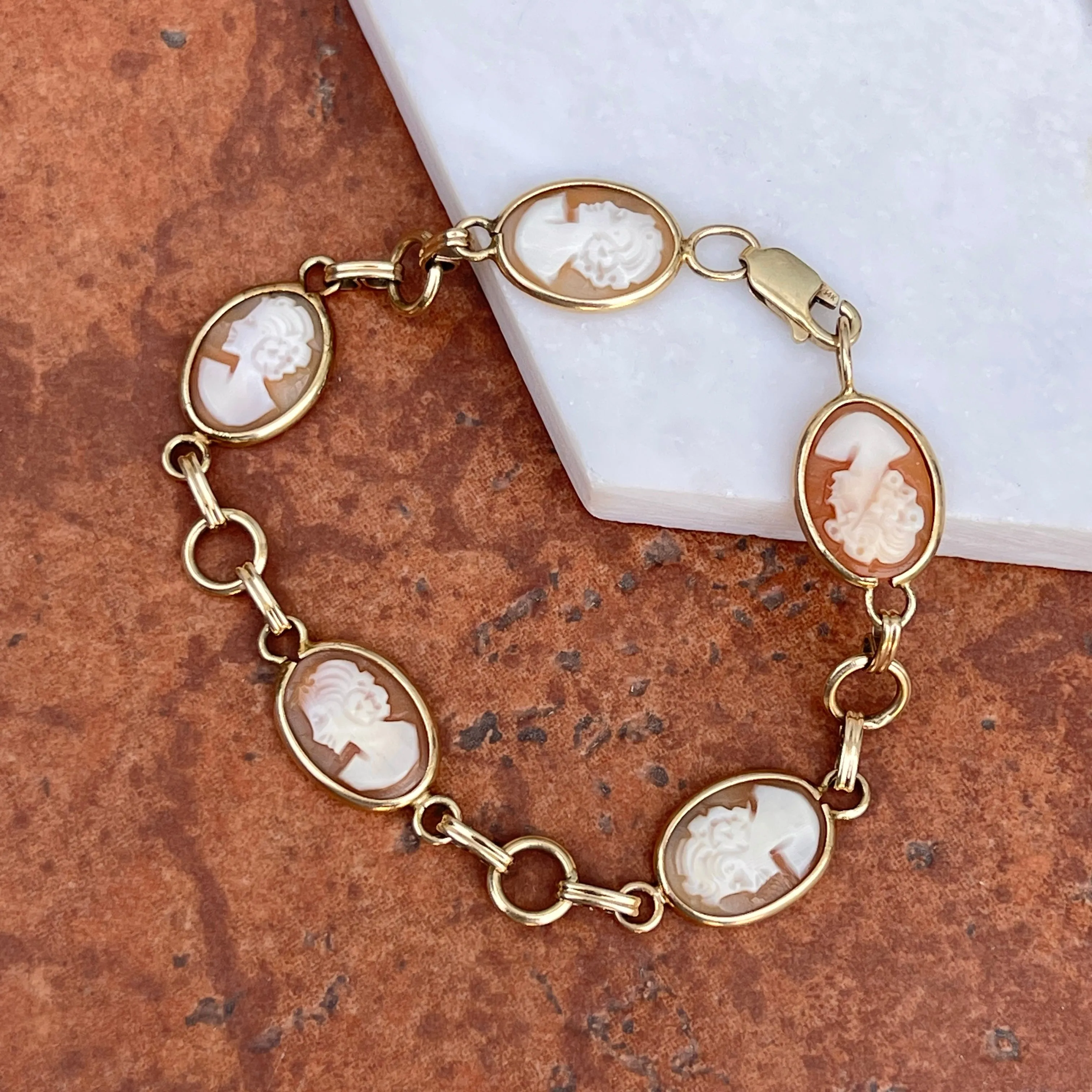 Estate 14KT Yellow Gold Carved Oval Cameo Link Bracelet