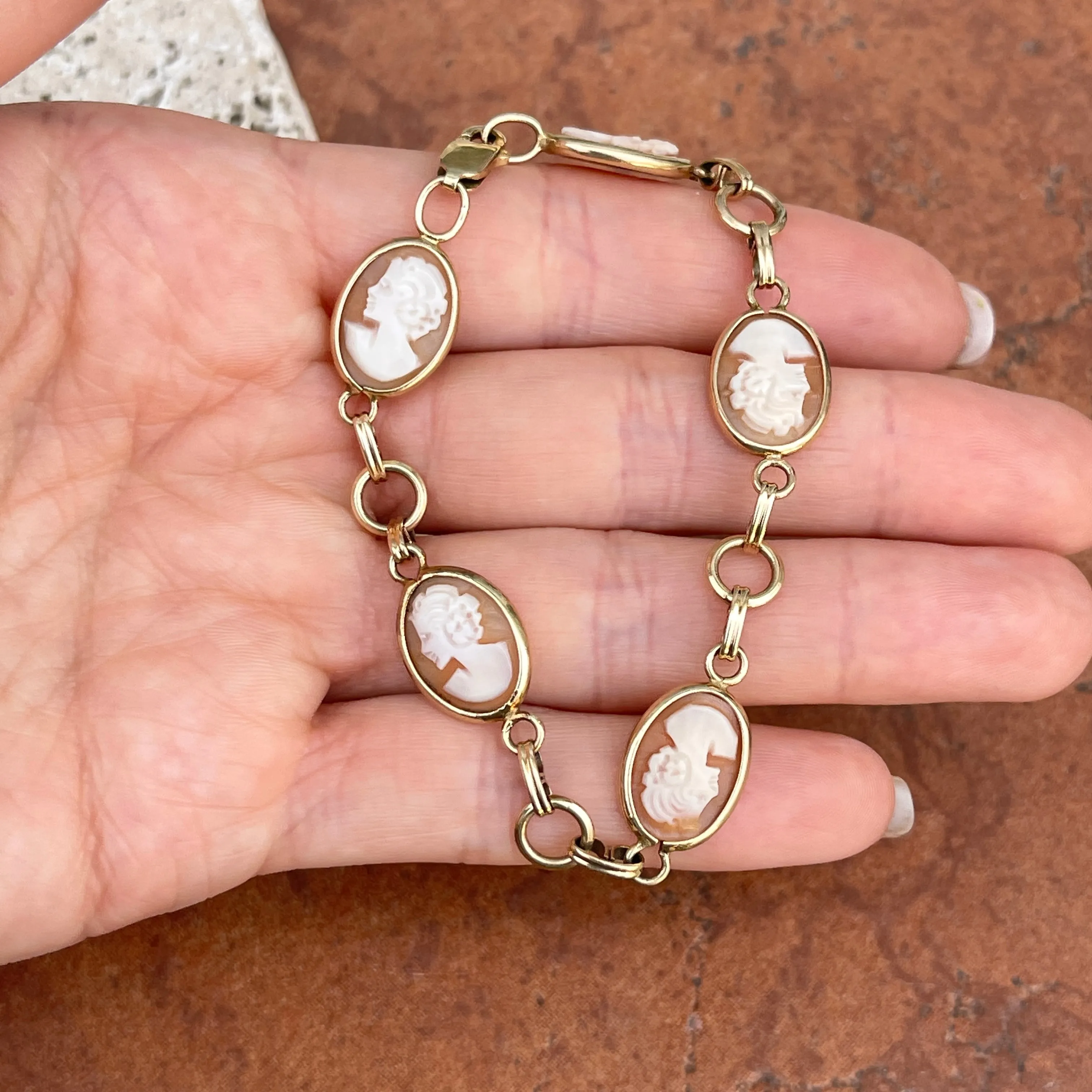 Estate 14KT Yellow Gold Carved Oval Cameo Link Bracelet