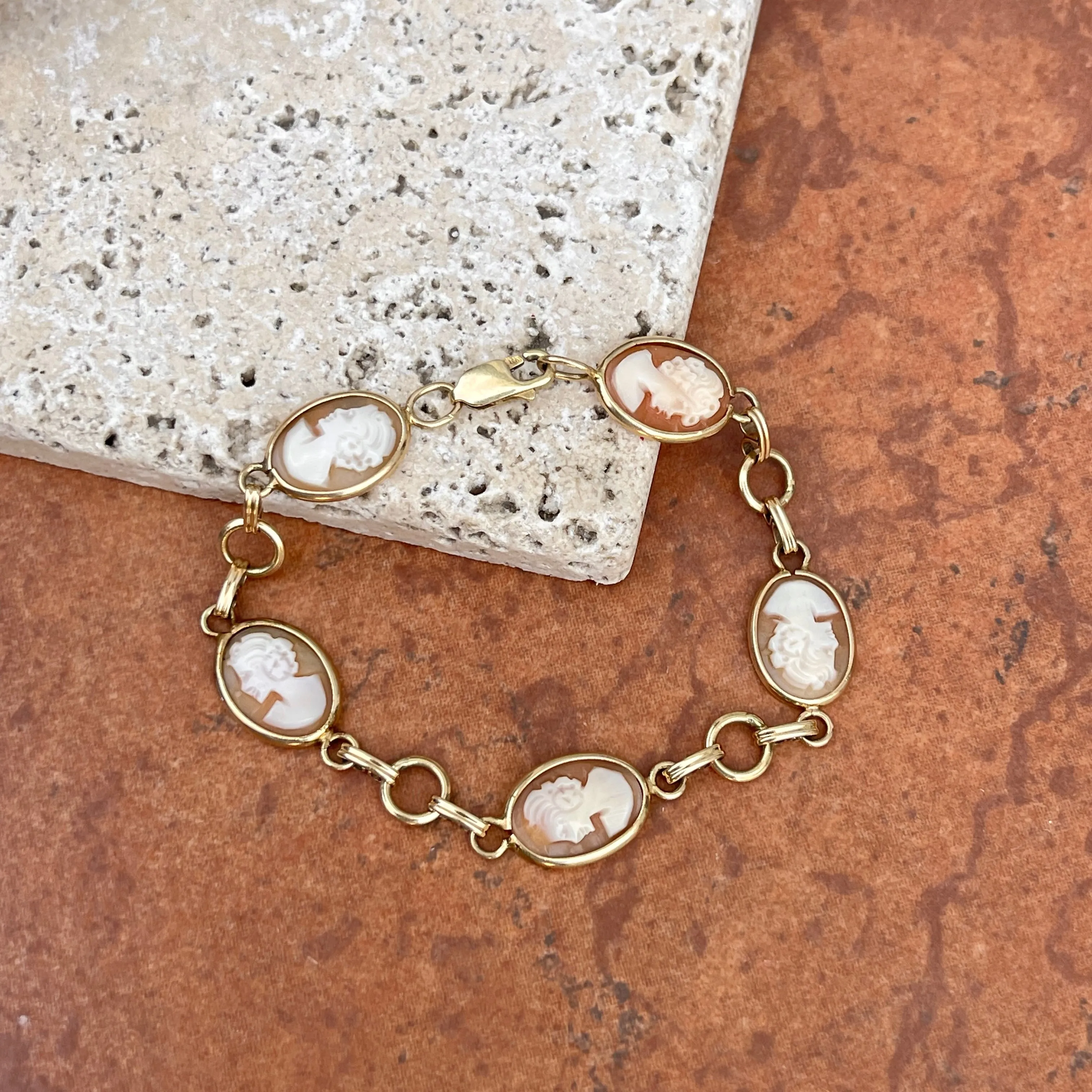Estate 14KT Yellow Gold Carved Oval Cameo Link Bracelet