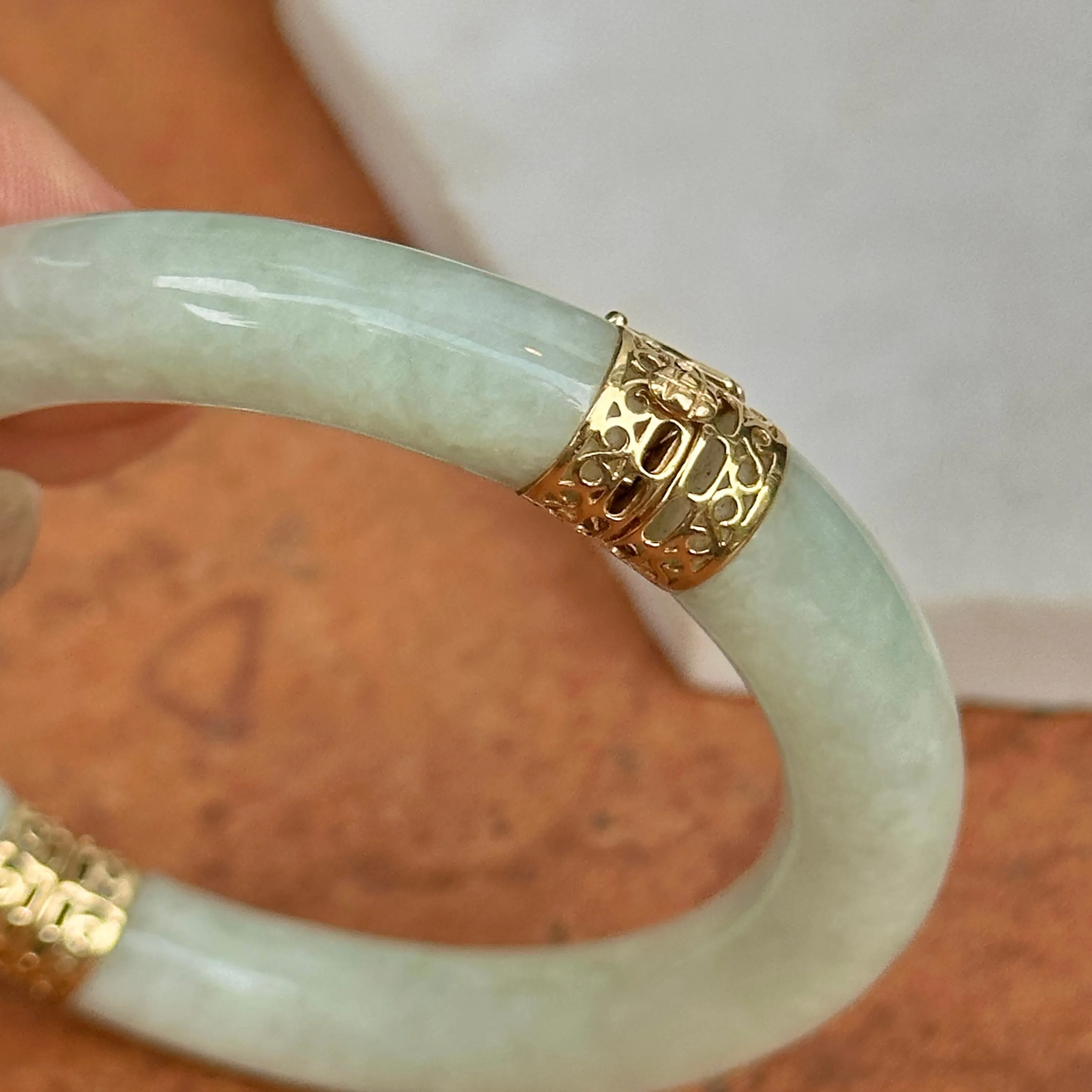 Estate 14KT Yellow Gold Filigree Jadeite Oval Bangle Bracelet