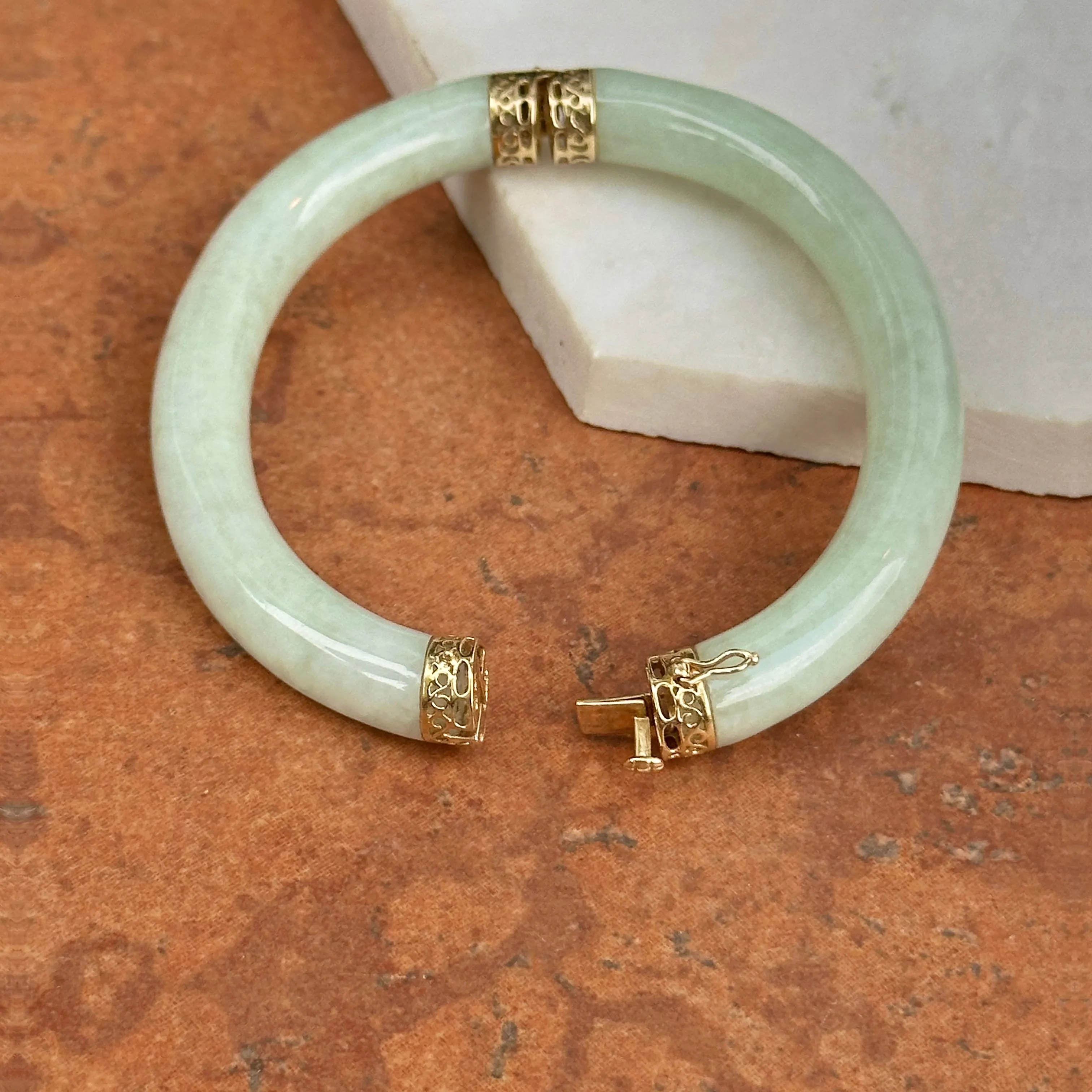 Estate 14KT Yellow Gold Filigree Jadeite Oval Bangle Bracelet