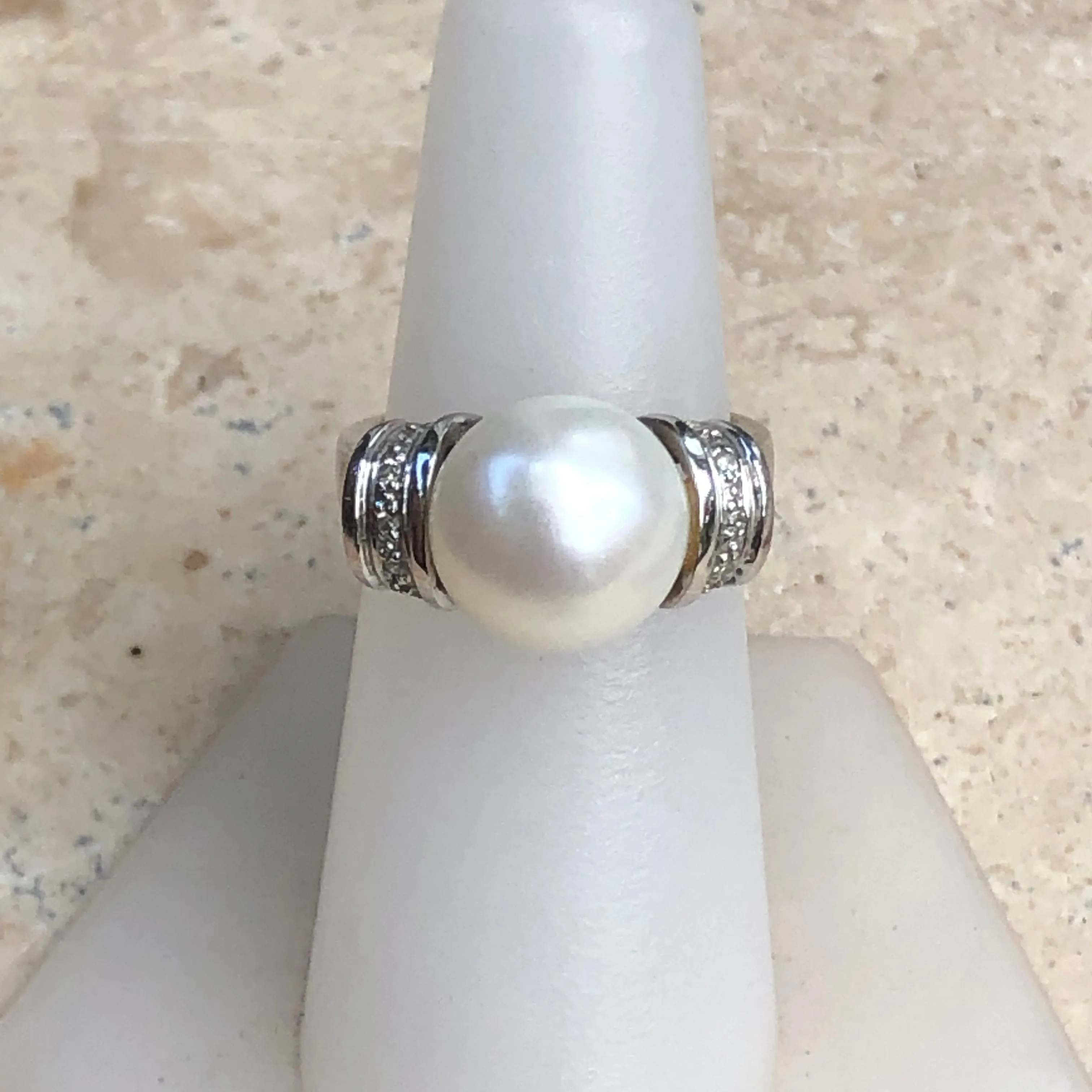 Estate 18KT White Gold Freshwater Pearl   Diamond Ring