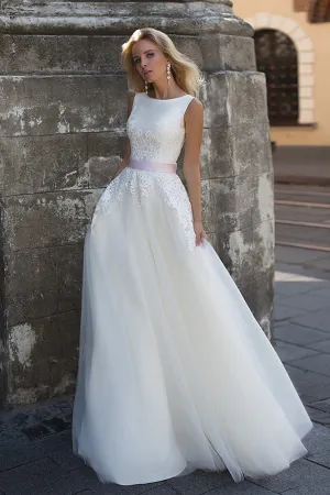 Ethereal Simple Satin And Tulle Scoop-Neck Sleeveless Wedding Dress With Bow-715683