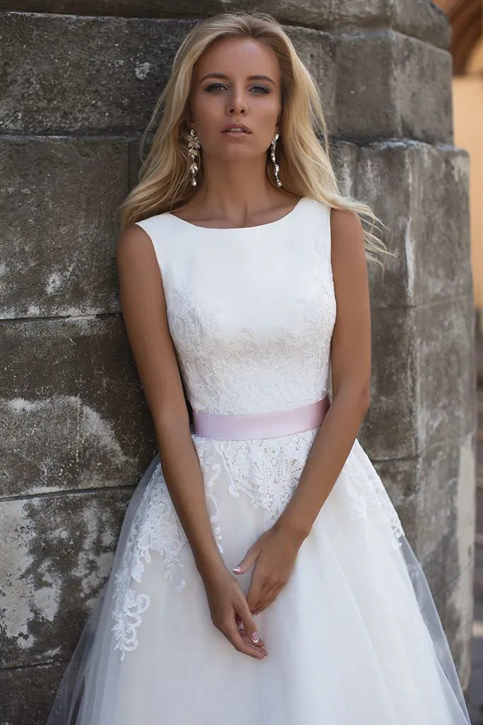 Ethereal Simple Satin And Tulle Scoop-Neck Sleeveless Wedding Dress With Bow-715683
