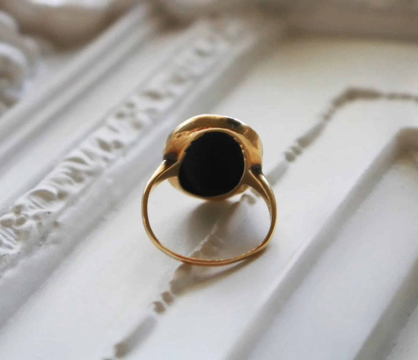 Exquisitely Carved Vintage Agate Hardstone and 14k Gold Cameo Ring