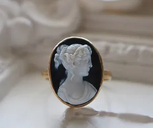 Exquisitely Carved Vintage Agate Hardstone and 14k Gold Cameo Ring