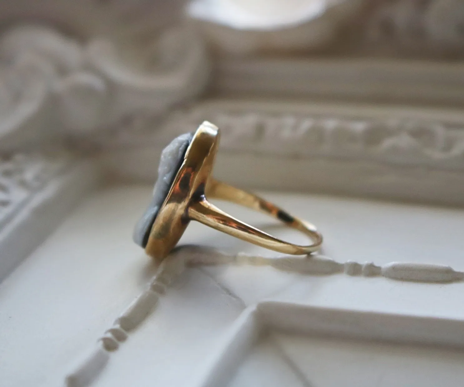 Exquisitely Carved Vintage Agate Hardstone and 14k Gold Cameo Ring