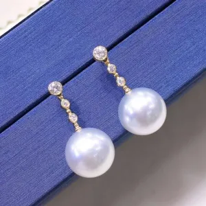 Glistening 9.0-10.0 mm White South Sea Pearl Earrings in 18K Gold with Diamond