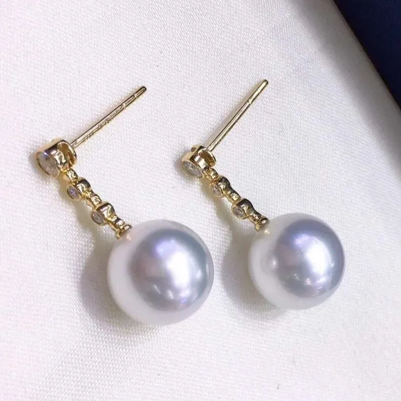 Glistening 9.0-10.0 mm White South Sea Pearl Earrings in 18K Gold with Diamond