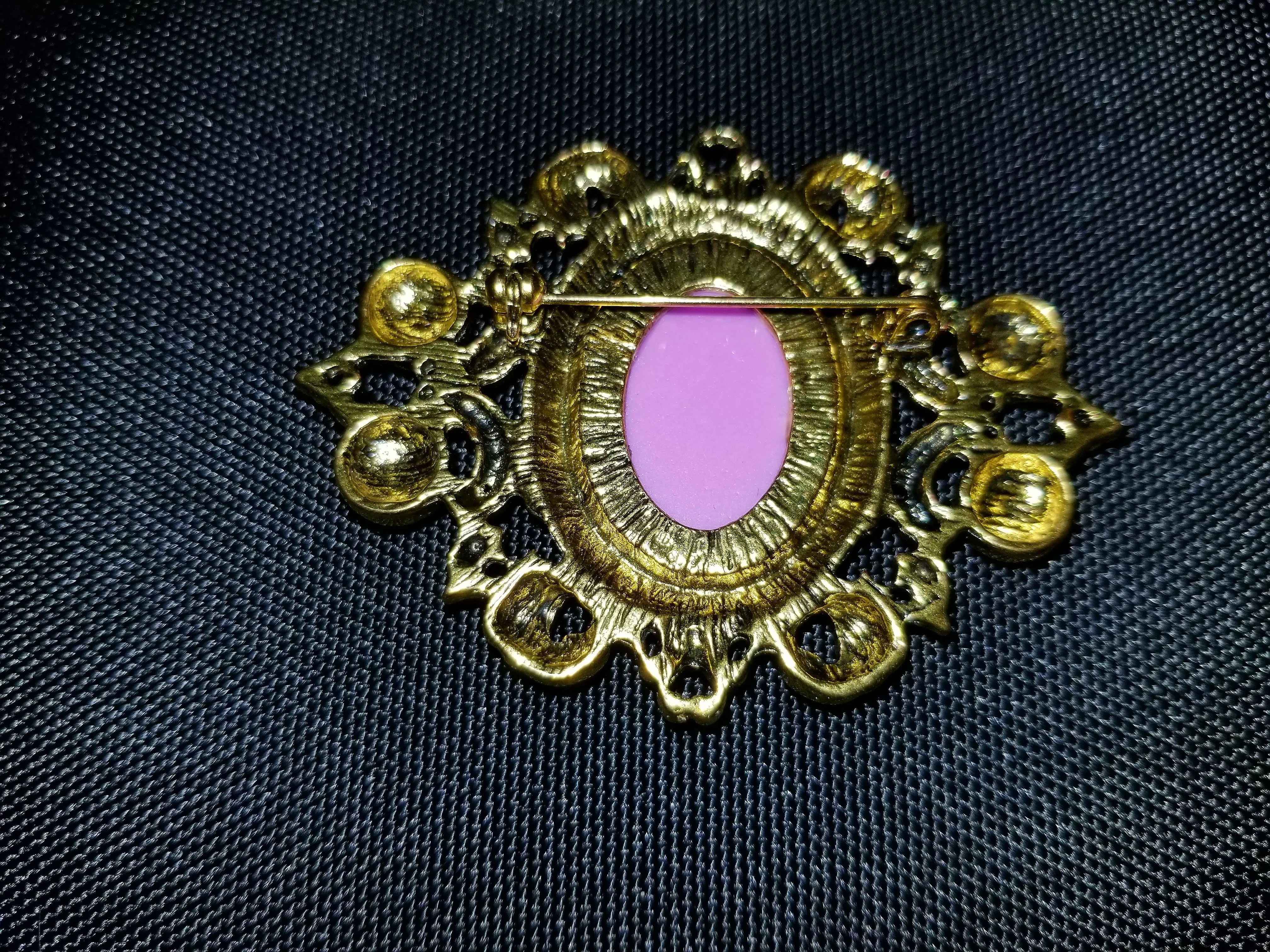 Lady Lilac Cameo Brooch