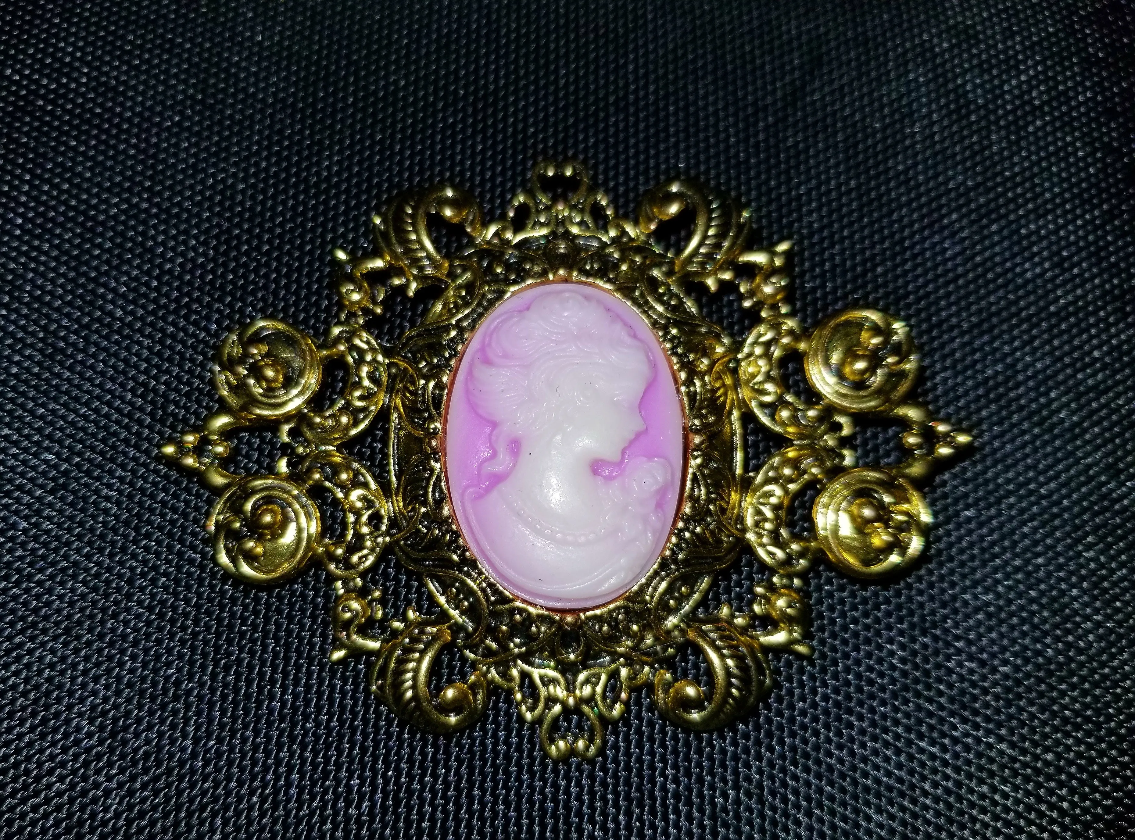 Lady Lilac Cameo Brooch