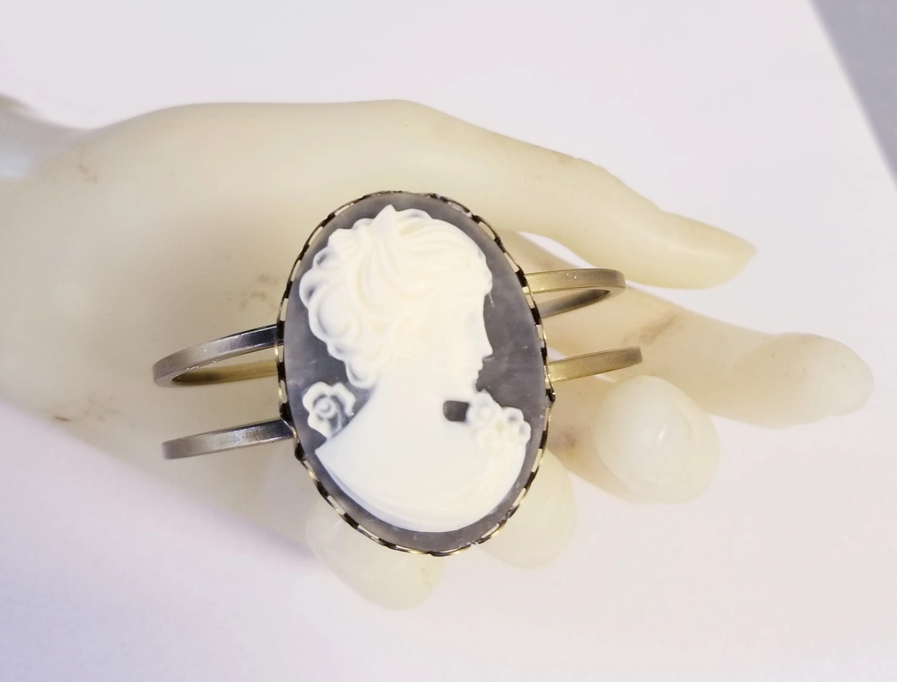 Le Creme Cameo Bracelet