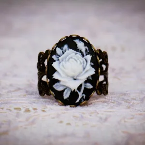 The Belle (White Rose)