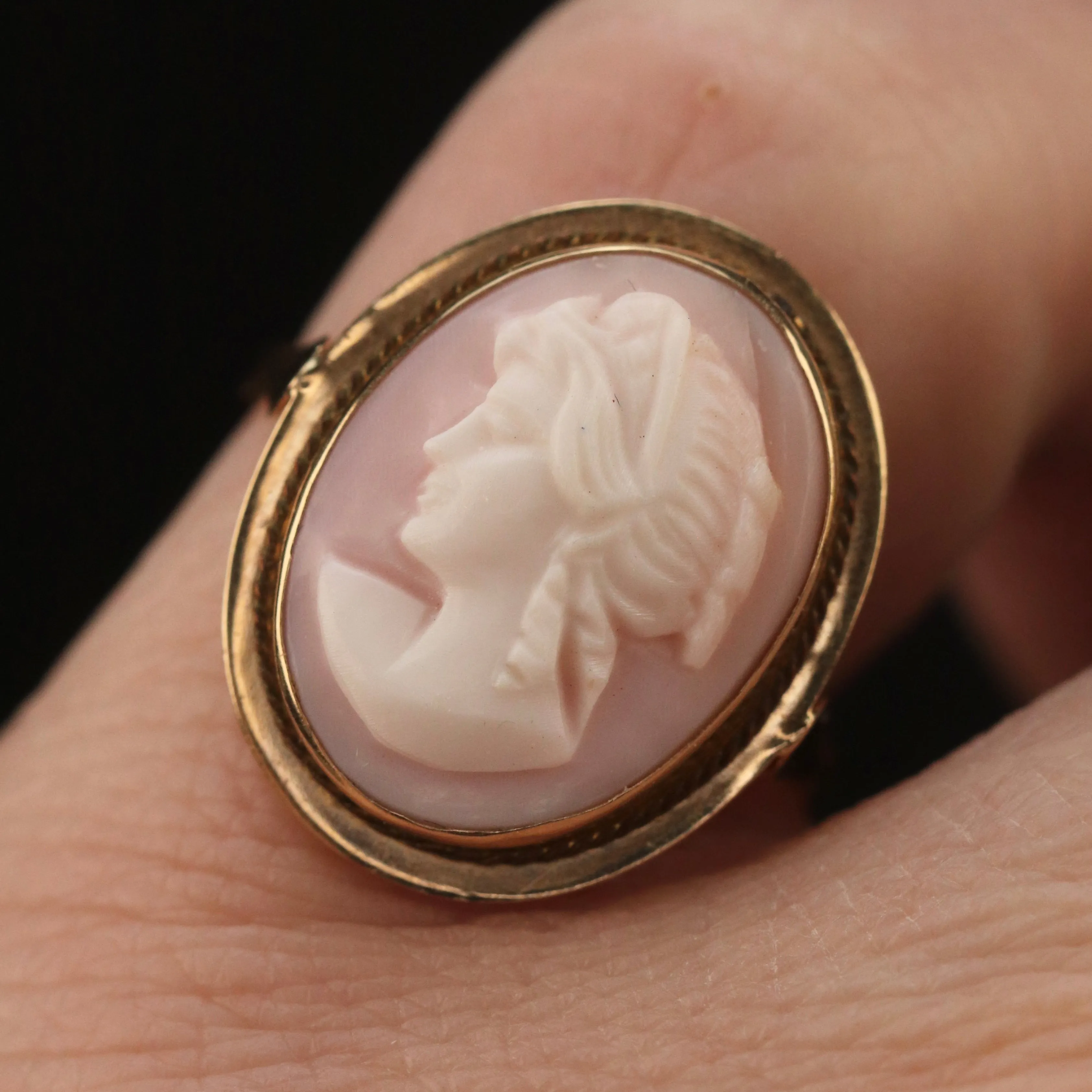 Vintage 14k yellow gold cameo ring